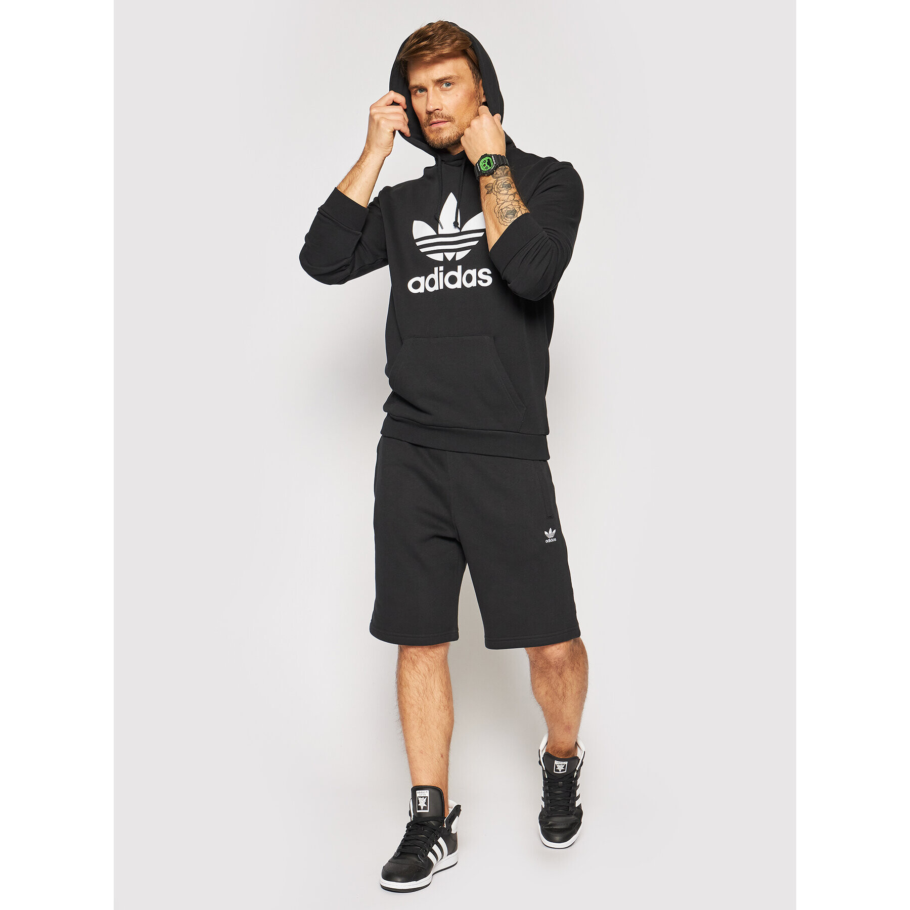 adidas Суитшърт adicolor Classics Trefoil Черен Regular Fit - Pepit.bg