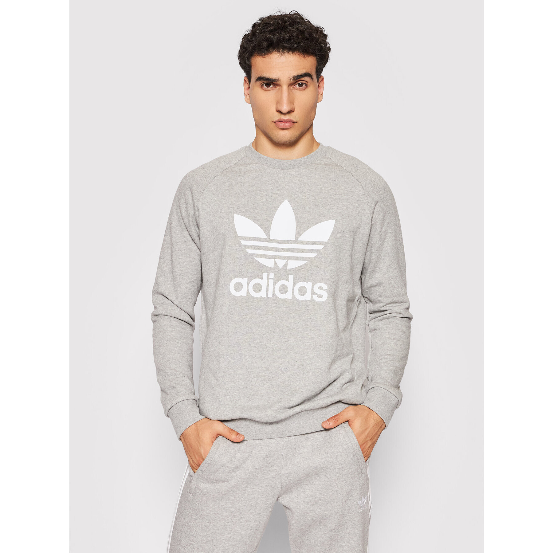 adidas Суитшърт adicolor Classics Trefoil Crewneck H06650 Сив Regular Fit - Pepit.bg