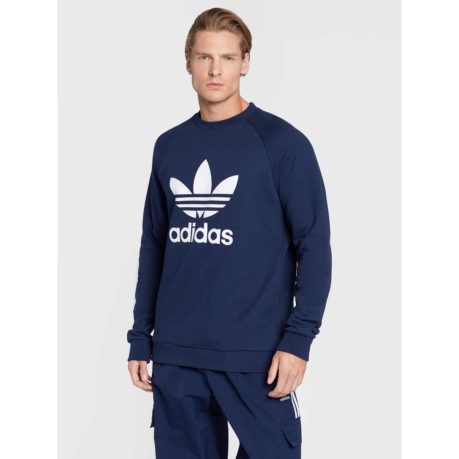 adidas Суитшърт adicolor Classics Trefoil HK5294 Тъмносин Regular Fit - Pepit.bg