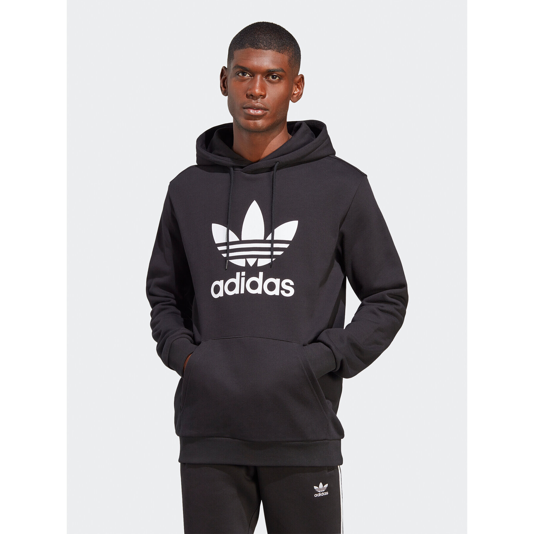 adidas Суитшърт adicolor Classics Trefoil IA4883 Черен Regular Fit - Pepit.bg