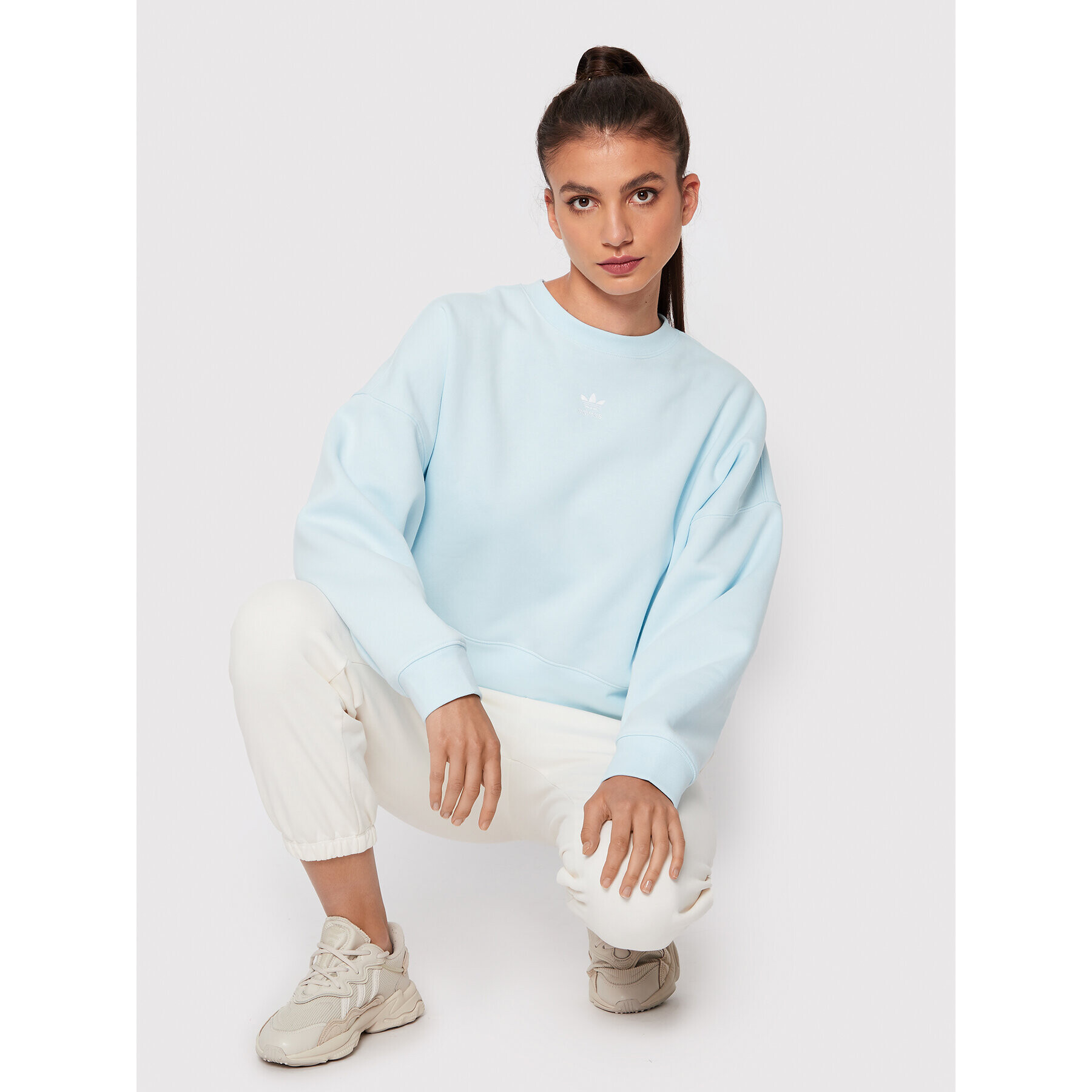 adidas Суитшърт adicolor Essentials HJ7867 Син Relaxed Fit - Pepit.bg