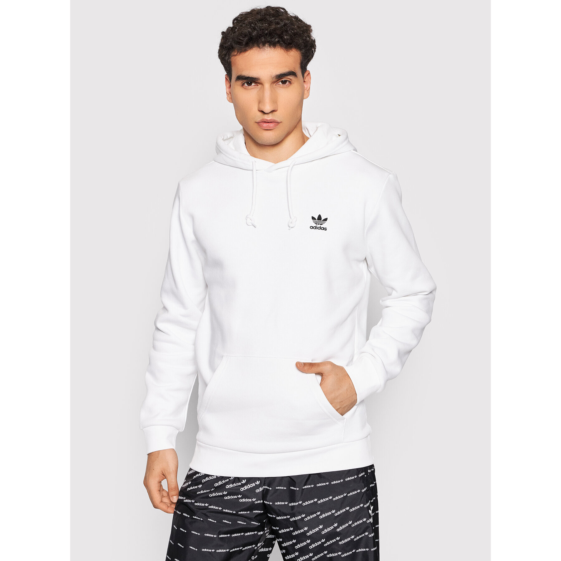 adidas Суитшърт adicolor Essentials Trefoil H34649 Бял Regular Fit - Pepit.bg