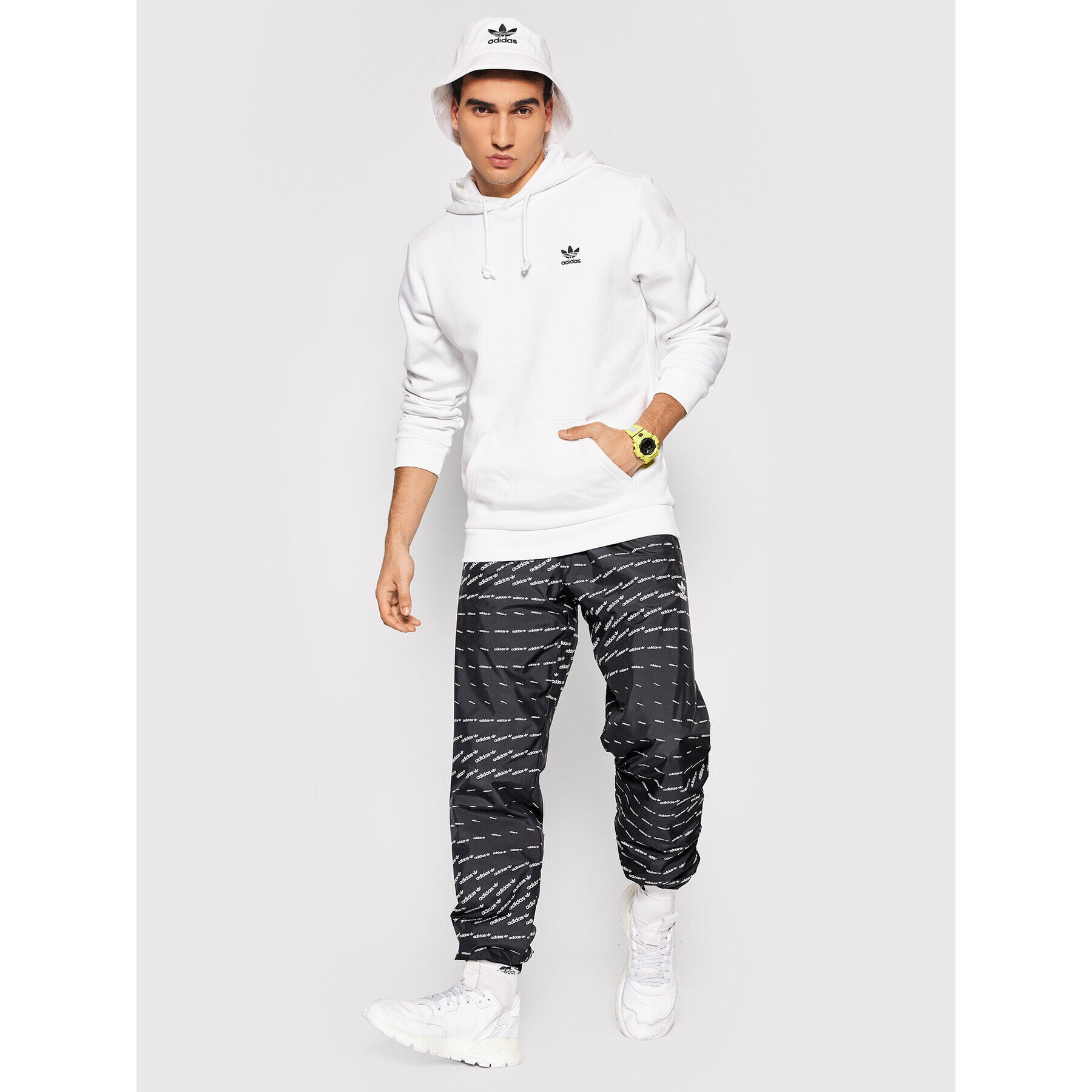 adidas Суитшърт adicolor Essentials Trefoil H34649 Бял Regular Fit - Pepit.bg