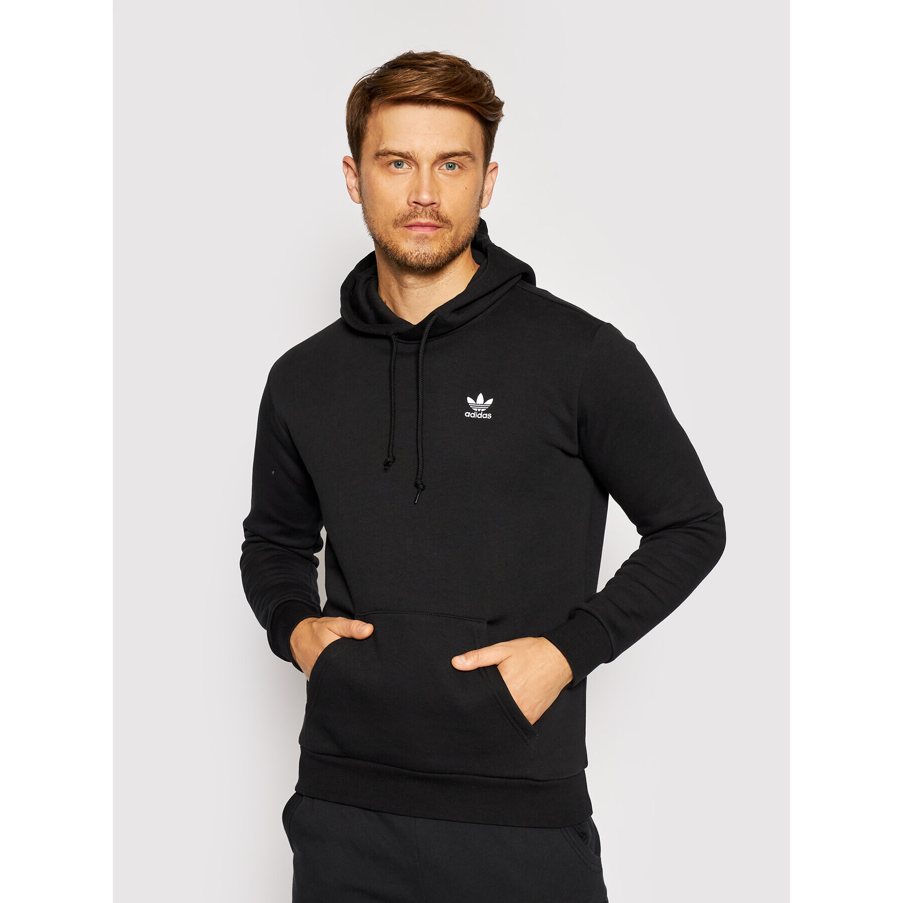 adidas Суитшърт adicolor Essentials Trefoil H34652 Черен Regular Fit - Pepit.bg