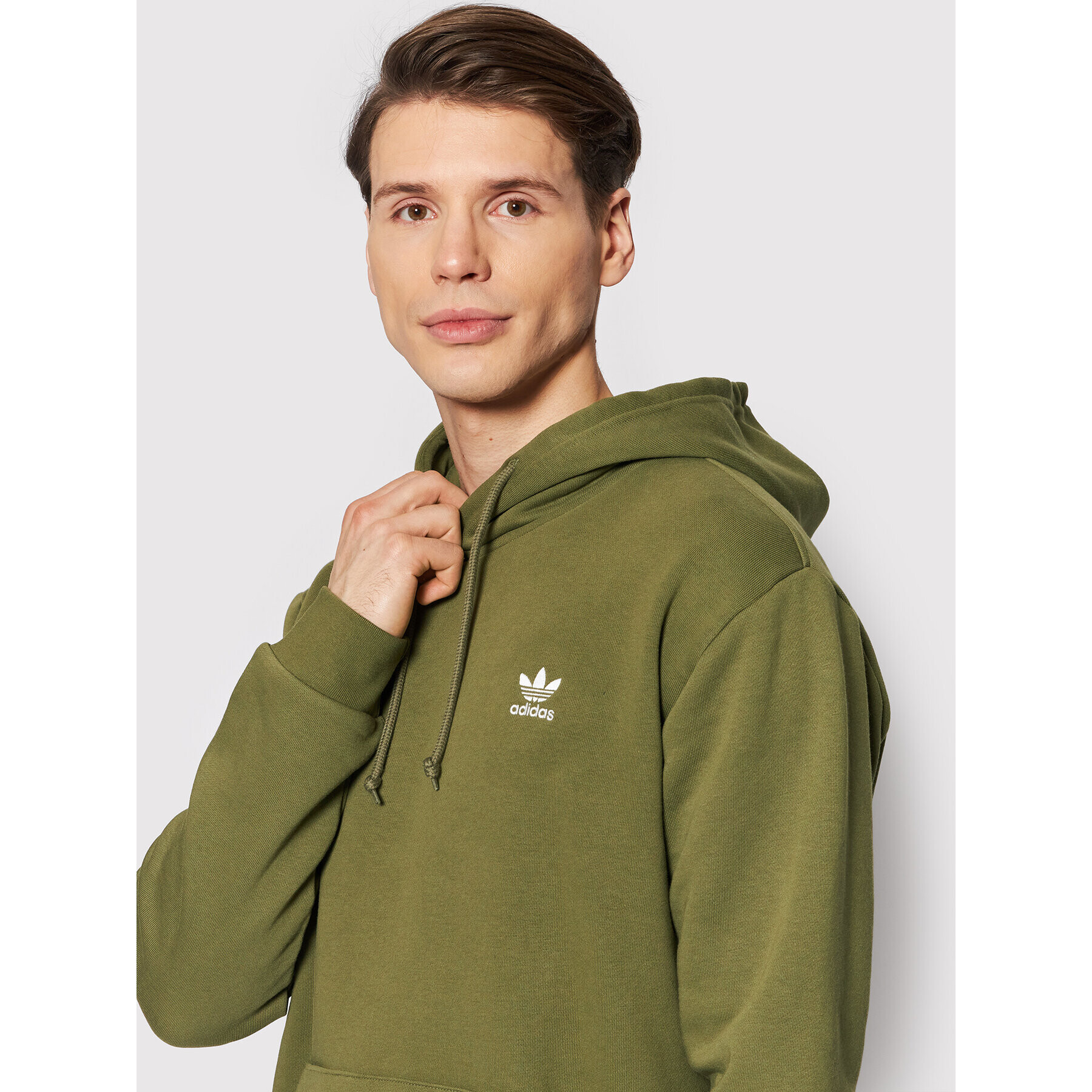 adidas Суитшърт adicolor Essentials Trefoil H65675 Зелен Regular Fit - Pepit.bg