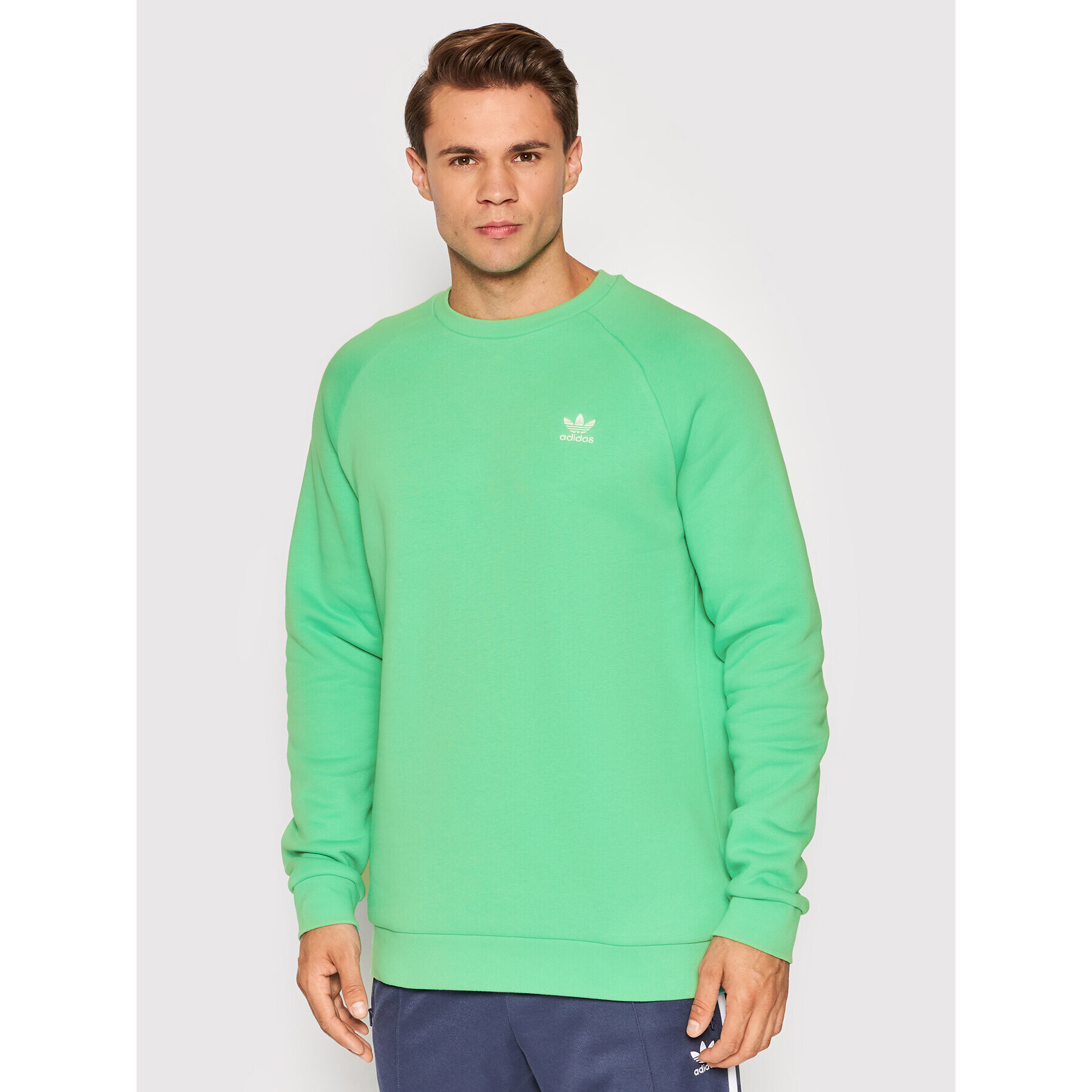 adidas Суитшърт adicolor Essentials Trefoil HE9425 Зелен Regular Fit - Pepit.bg