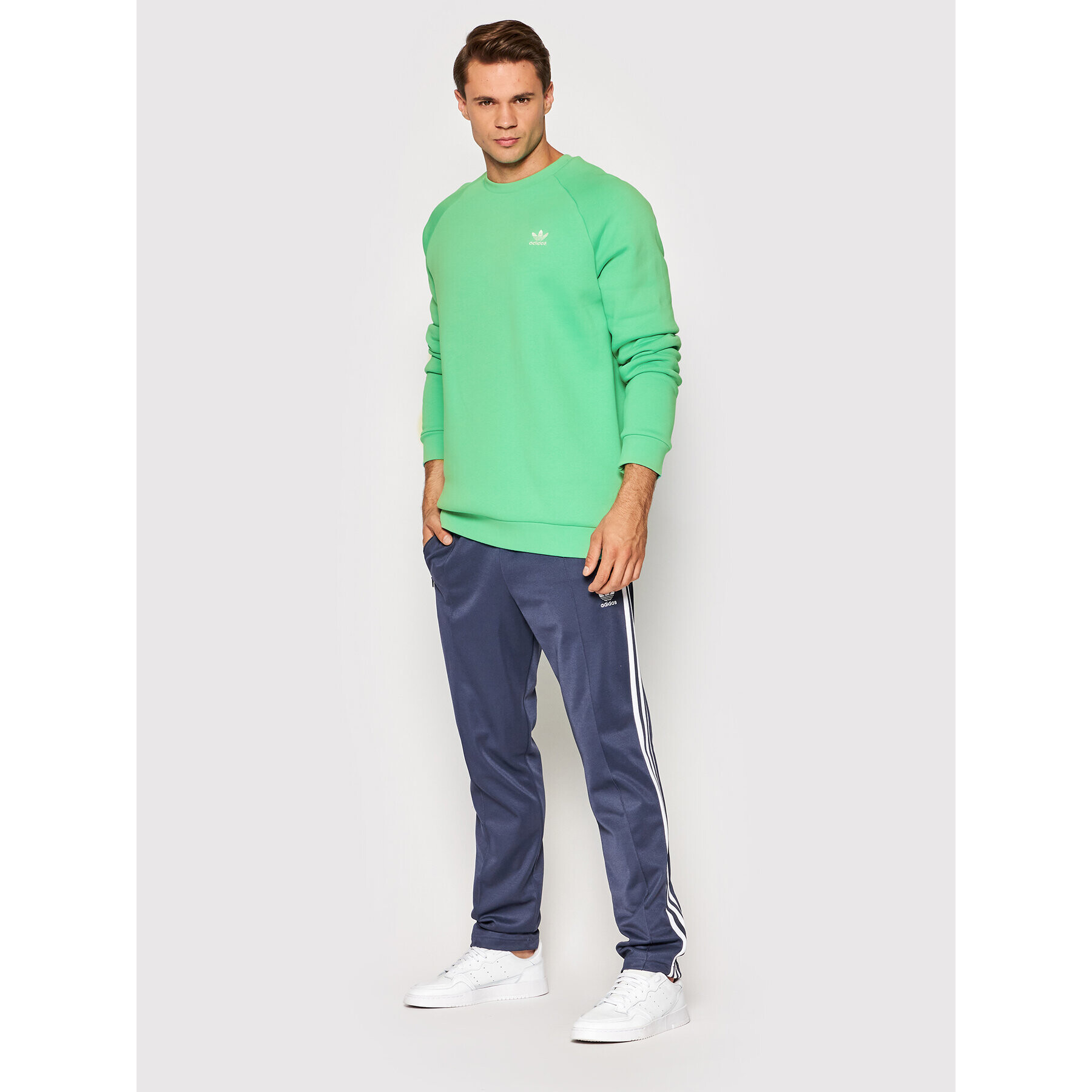 adidas Суитшърт adicolor Essentials Trefoil HE9425 Зелен Regular Fit - Pepit.bg