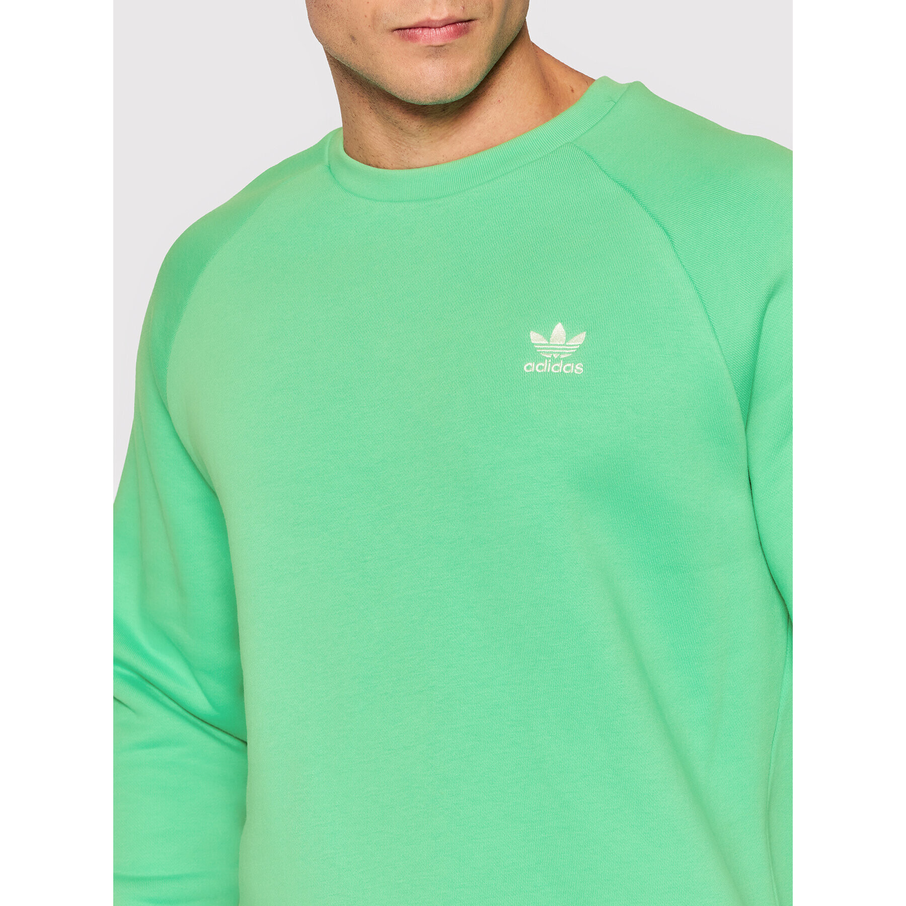 adidas Суитшърт adicolor Essentials Trefoil HE9425 Зелен Regular Fit - Pepit.bg