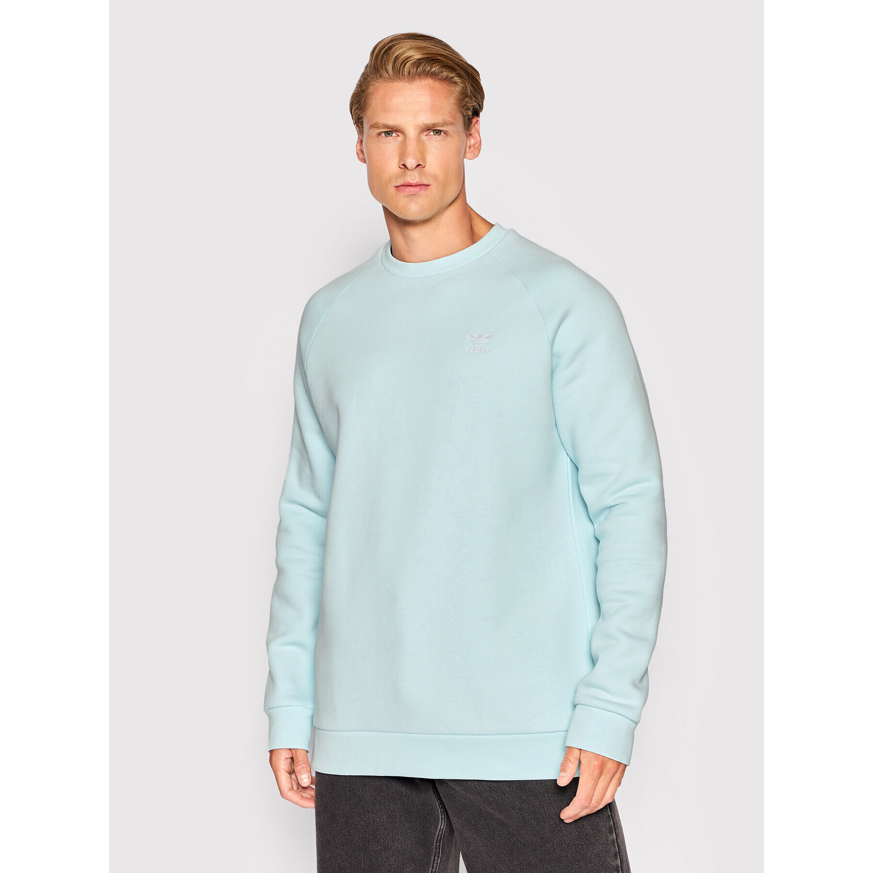 adidas Суитшърт adicolor Essentials Trefoil HJ7990 Син Regular Fit - Pepit.bg