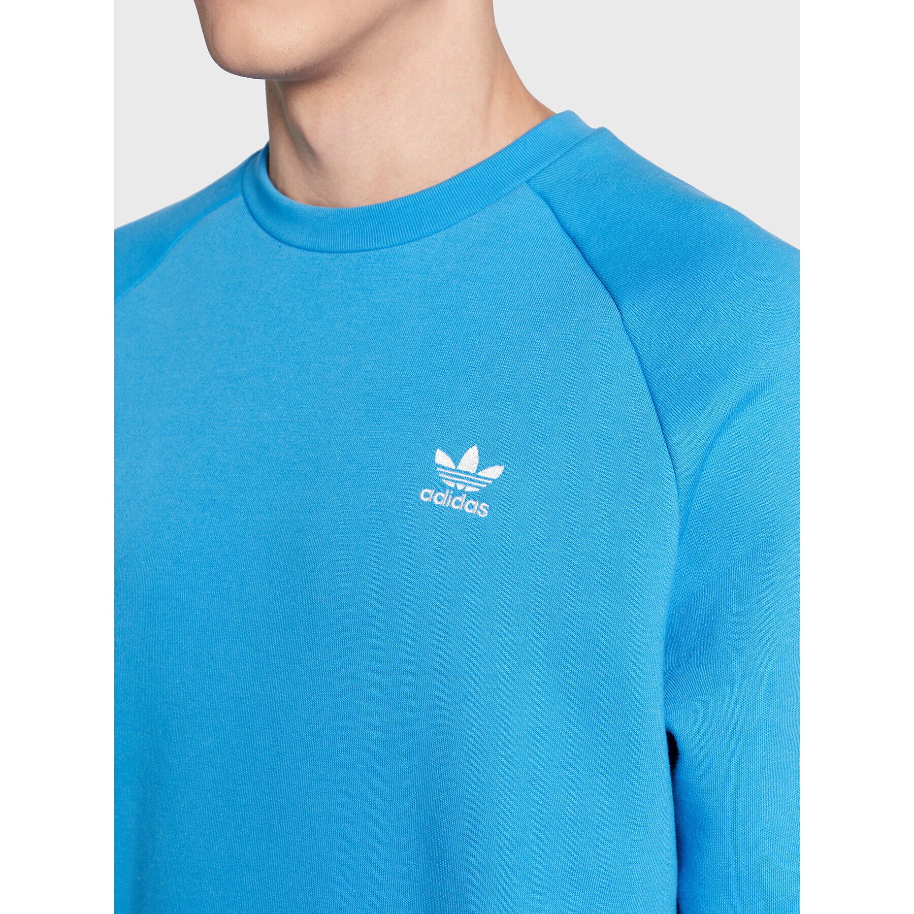 adidas Суитшърт adicolor Essentials Trefoil HJ7992 Син Regular Fit - Pepit.bg