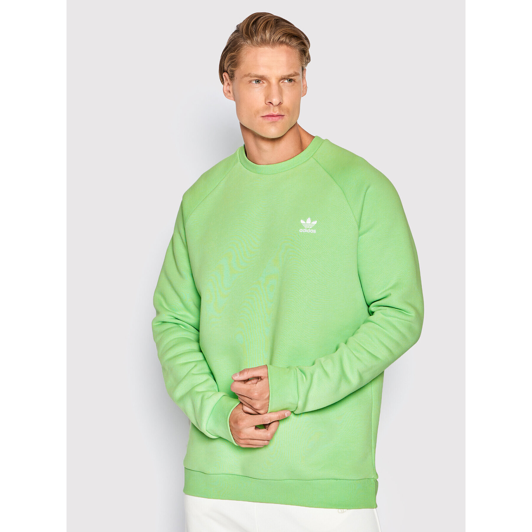 adidas Суитшърт adicolor Essentials Trefoil HK0088 Зелен Regular Fit - Pepit.bg