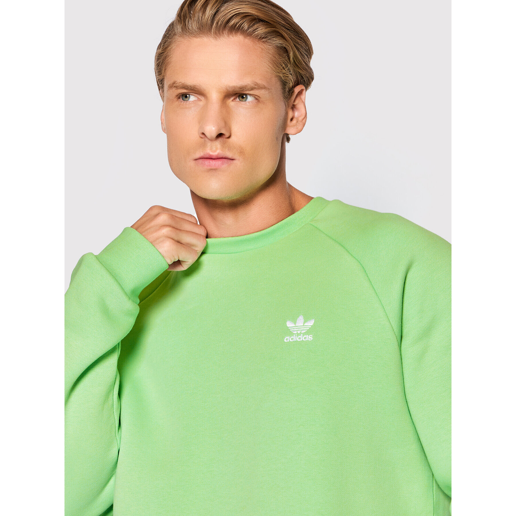 adidas Суитшърт adicolor Essentials Trefoil HK0088 Зелен Regular Fit - Pepit.bg