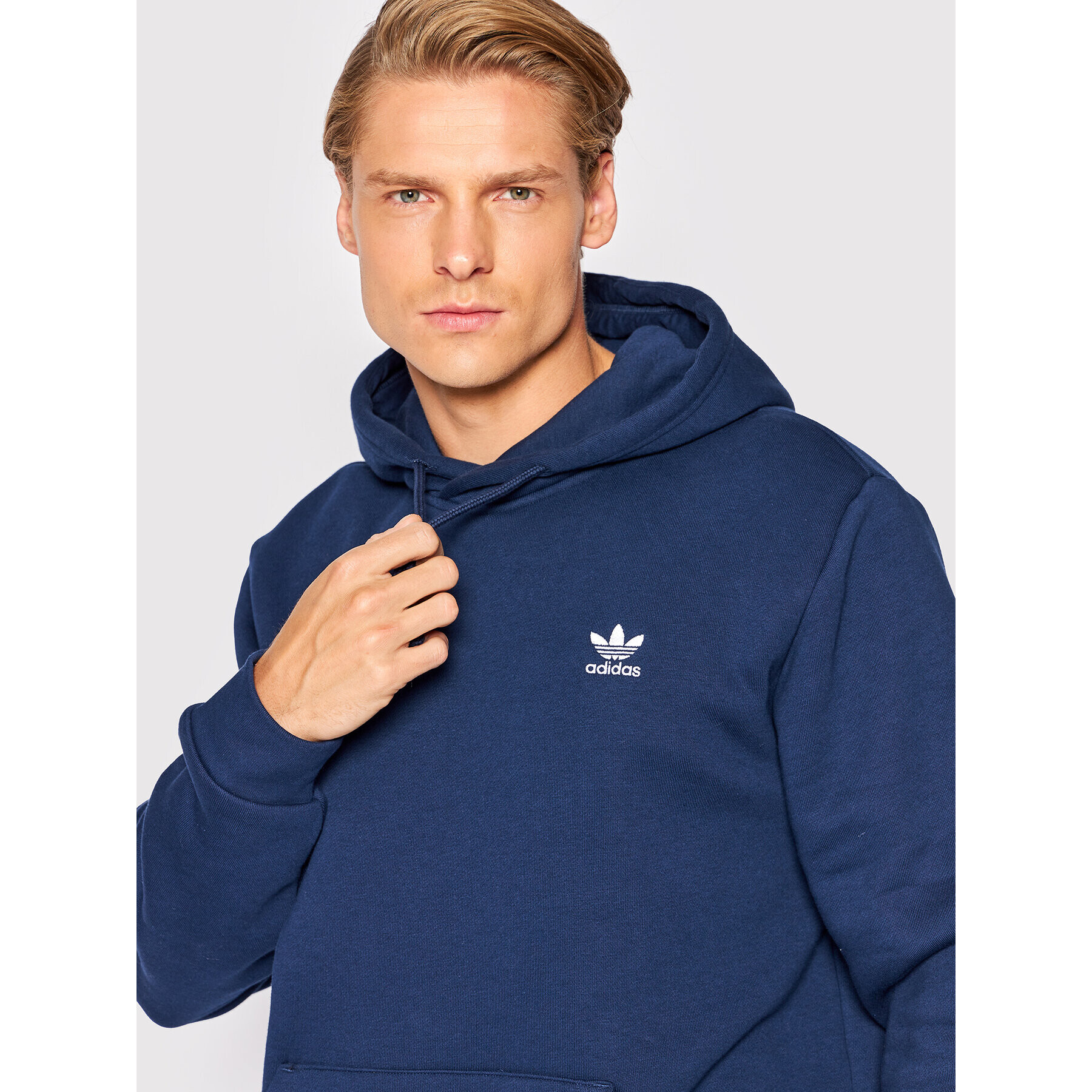 adidas Суитшърт adicolor Essentials Trefoil HK0094 Тъмносин Regular Fit - Pepit.bg