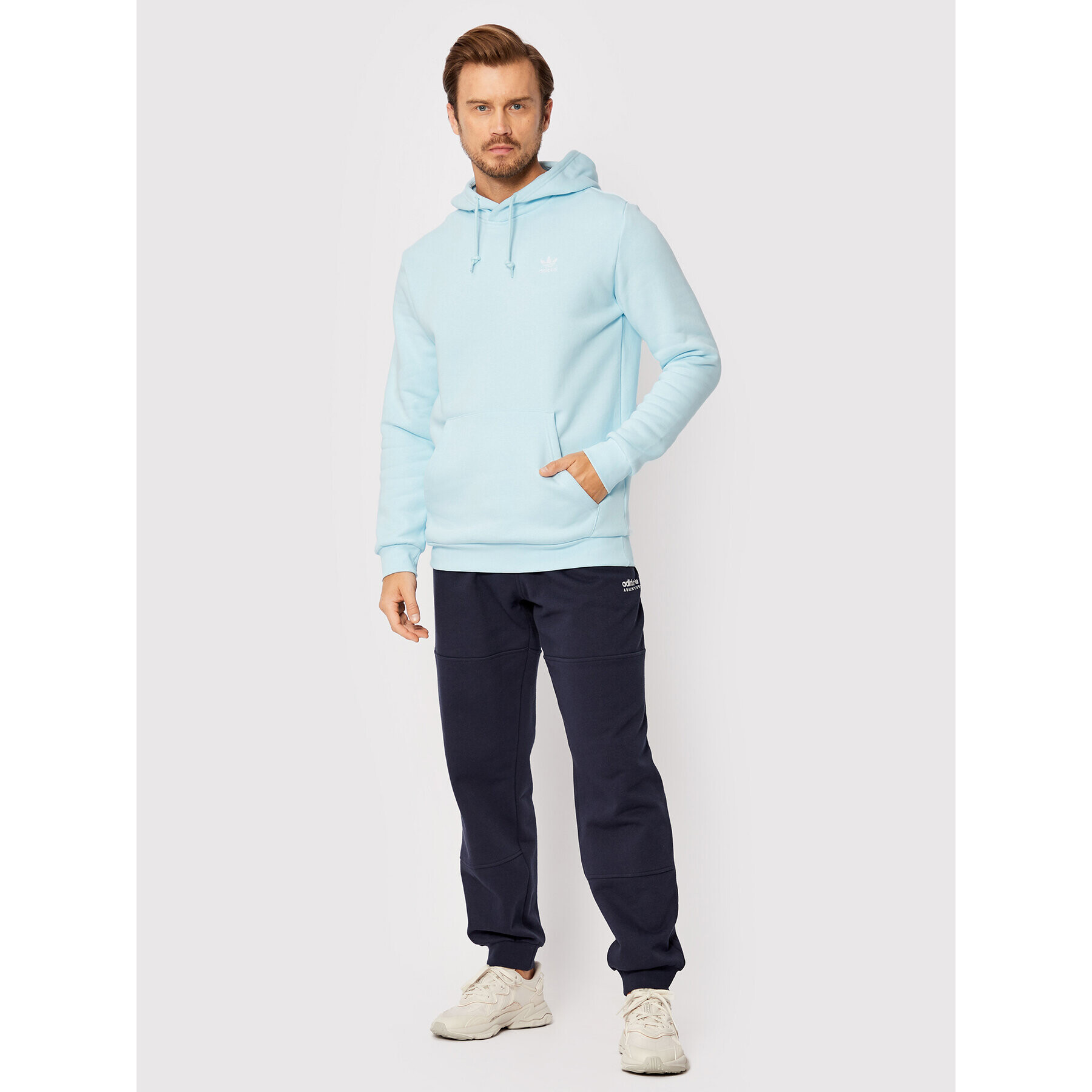adidas Суитшърт adicolor Essentials Trefoil HK0095 Син Regular Fit - Pepit.bg
