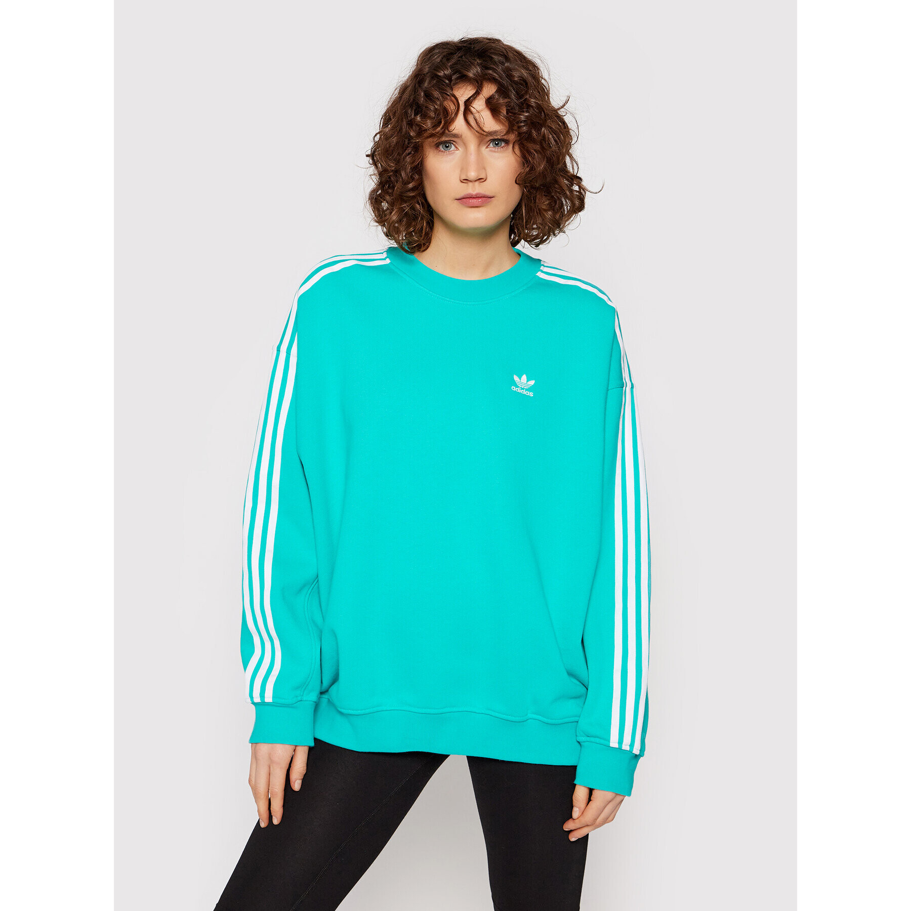 adidas Суитшърт adicolor HB9471 Син Relaxed Fit - Pepit.bg