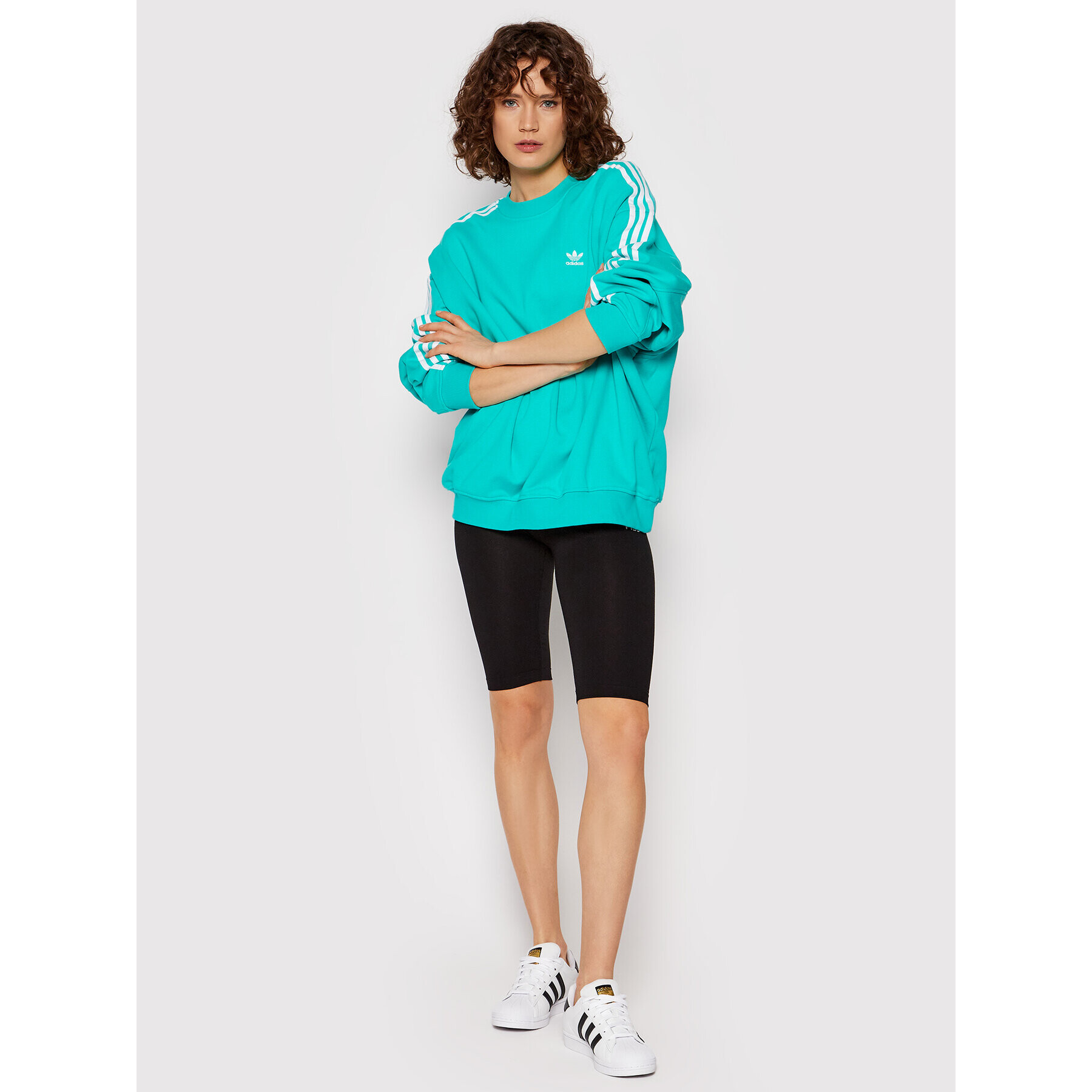 adidas Суитшърт adicolor HB9471 Син Relaxed Fit - Pepit.bg