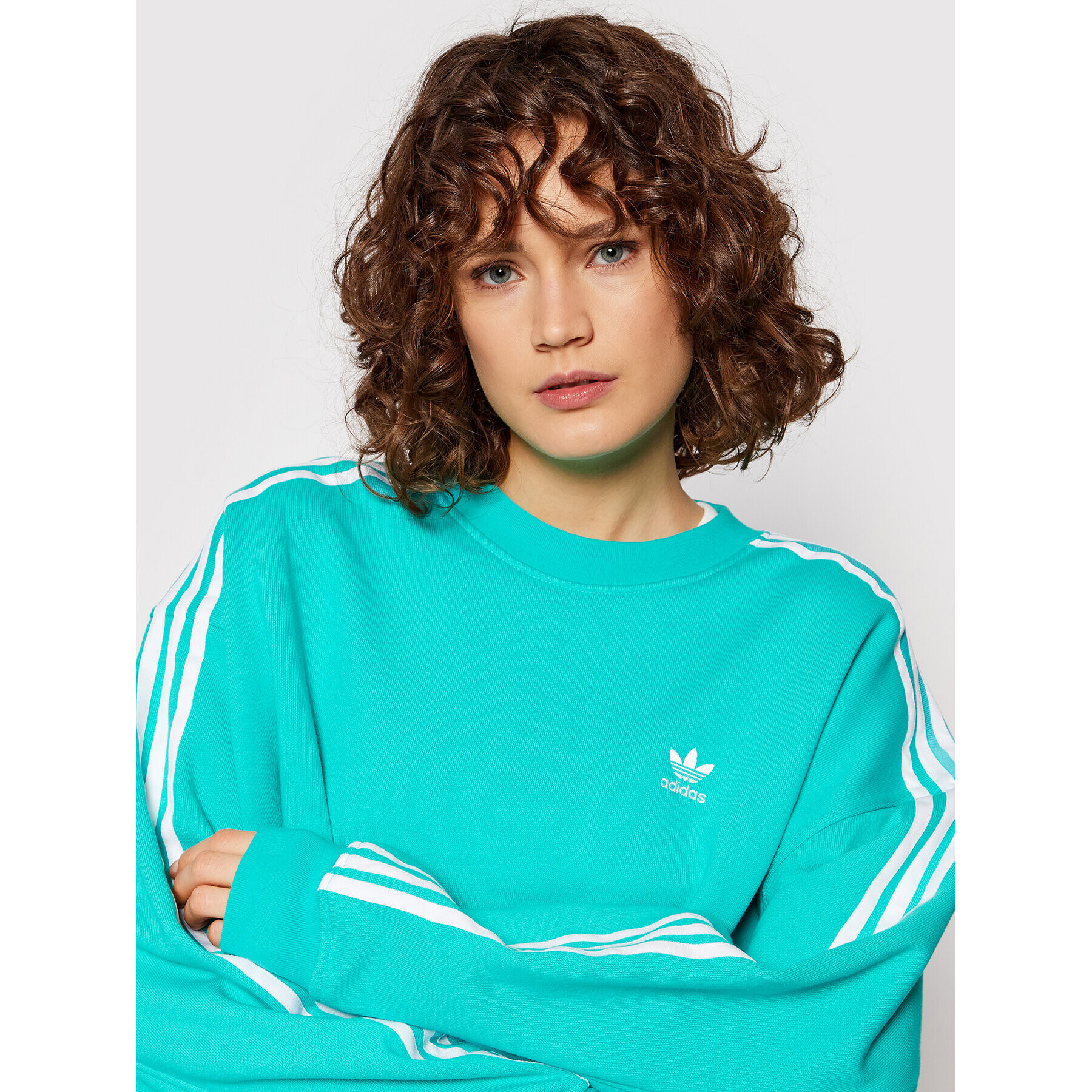 adidas Суитшърт adicolor HB9471 Син Relaxed Fit - Pepit.bg