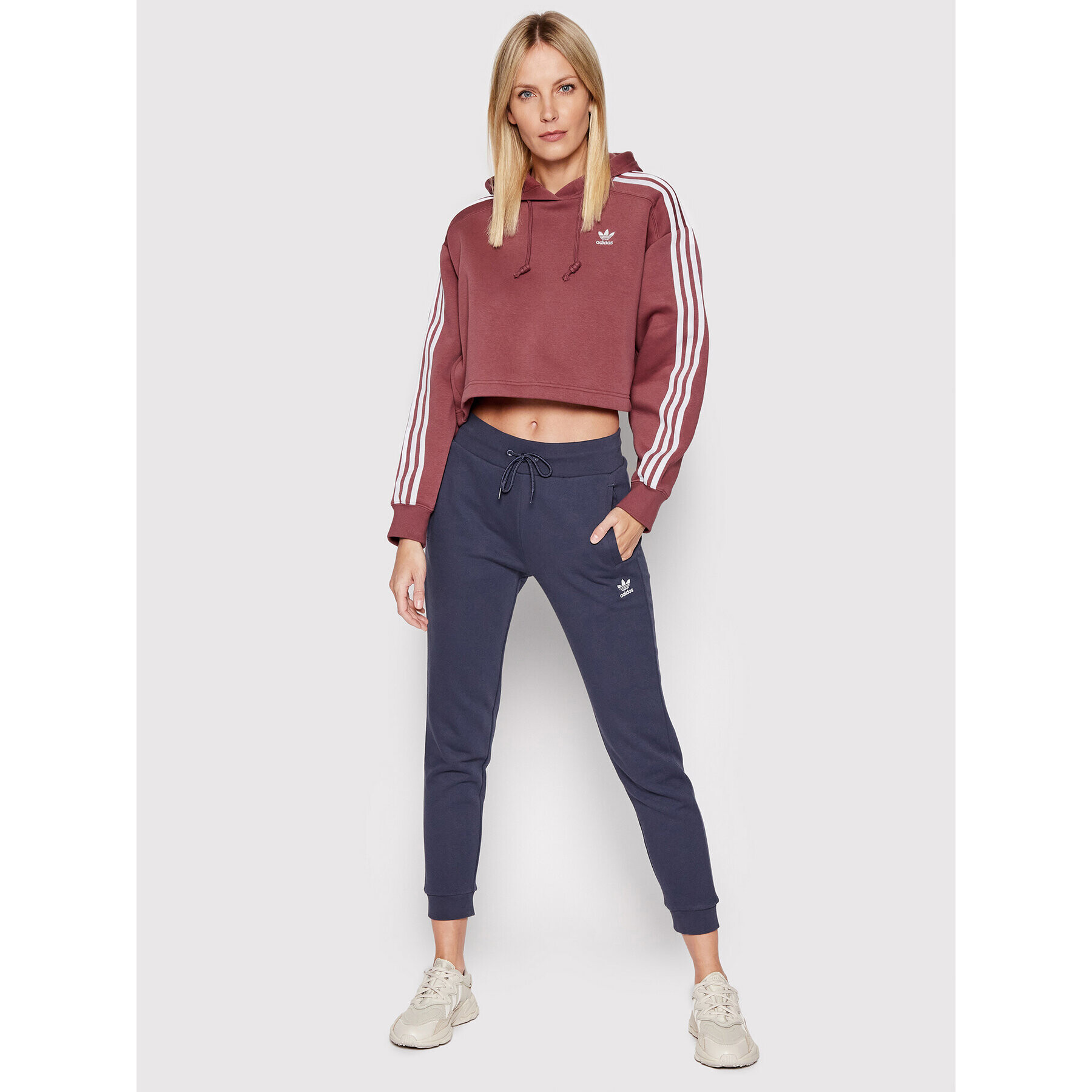 adidas Суитшърт adicolor HC7531 Бордо Regular Fit - Pepit.bg