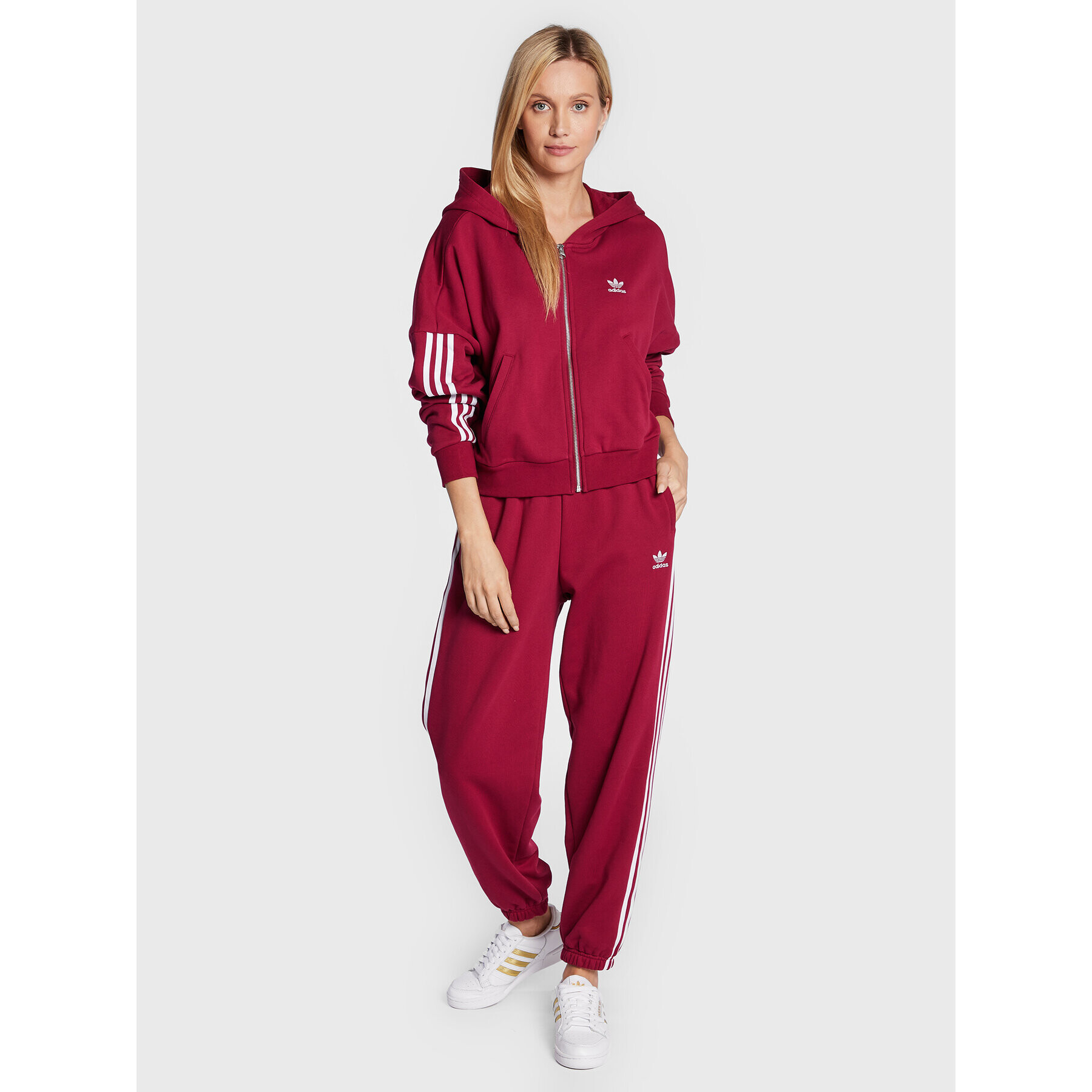 adidas Суитшърт adicolor HM2133 Бордо Loose Fit - Pepit.bg