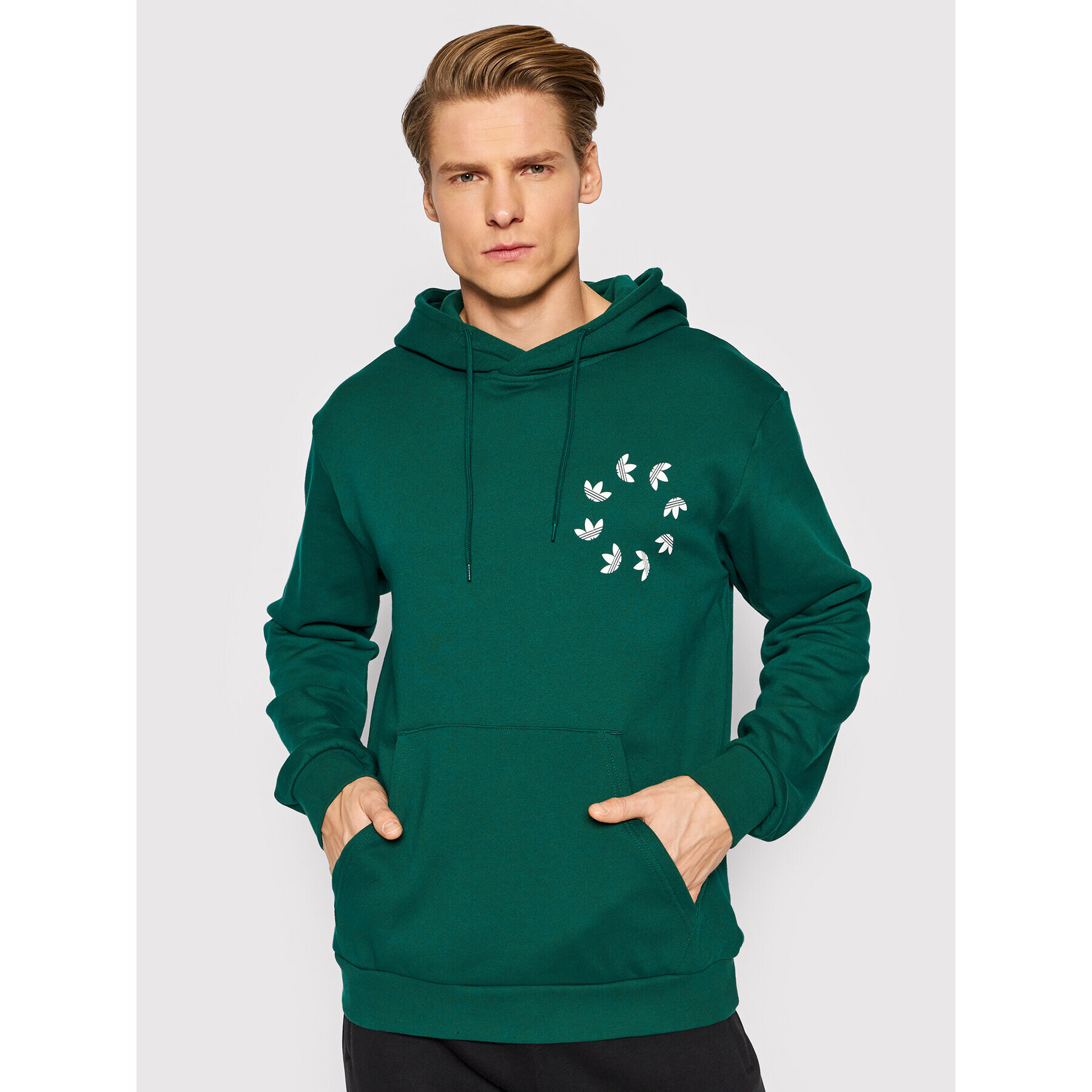 adidas Суитшърт adicolor Spinner HC4491 Зелен Regular Fit - Pepit.bg