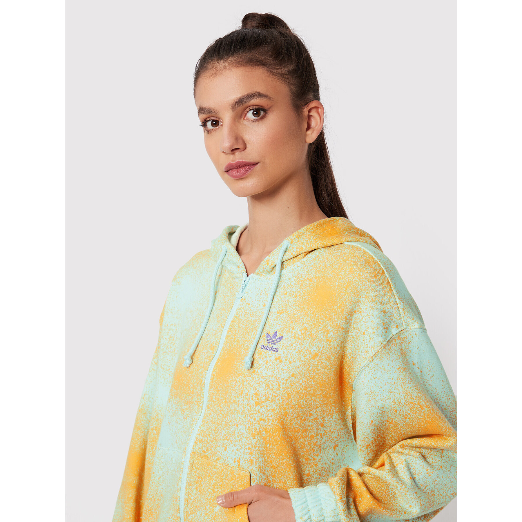 adidas Суитшърт Allover Print HL6612 Жълт Relaxed Fit - Pepit.bg