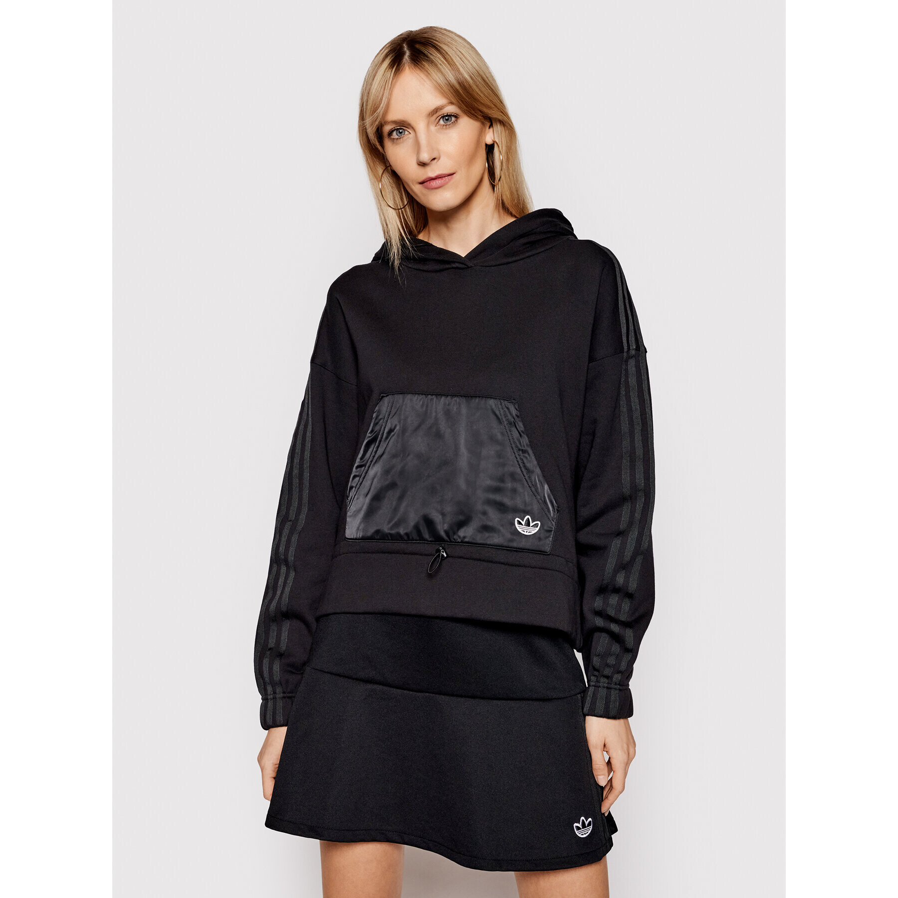 adidas Суитшърт Boxy GN3102 Черен Regular Fit - Pepit.bg