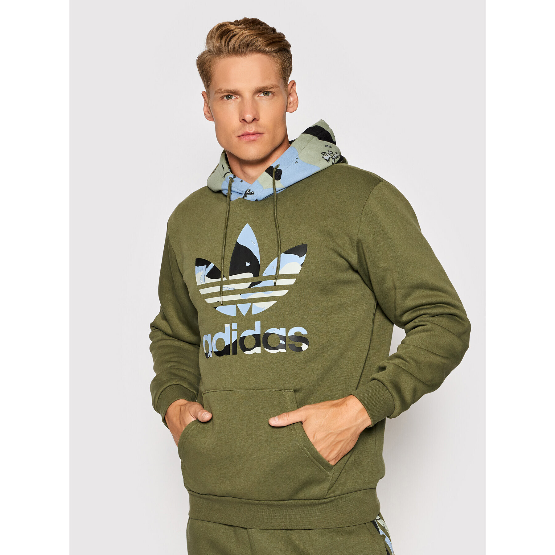 adidas Суитшърт Camo Graphic-H13474 Зелен Regular Fit - Pepit.bg