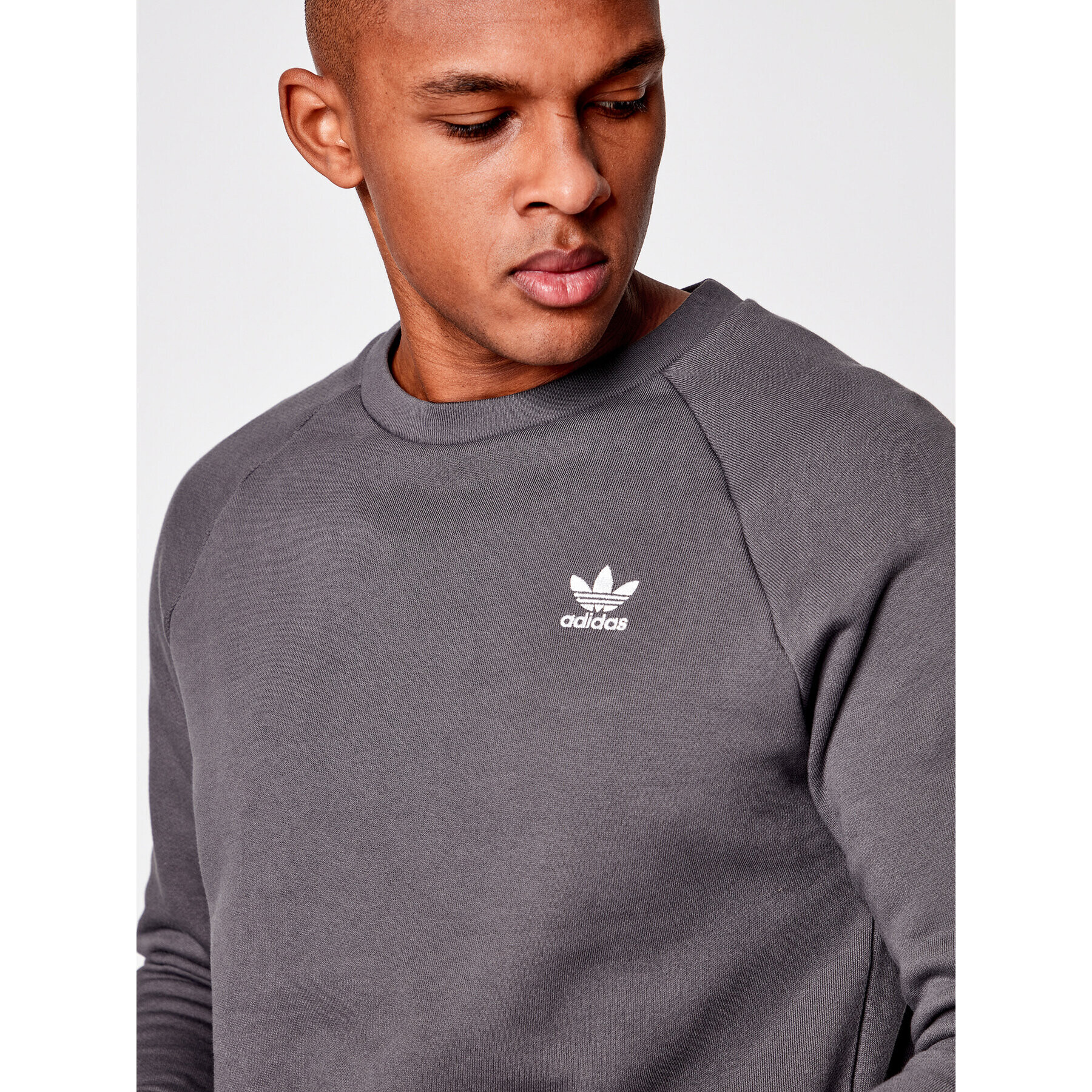adidas Суитшърт Essential Crew GN3411 Сив Regular Fit - Pepit.bg