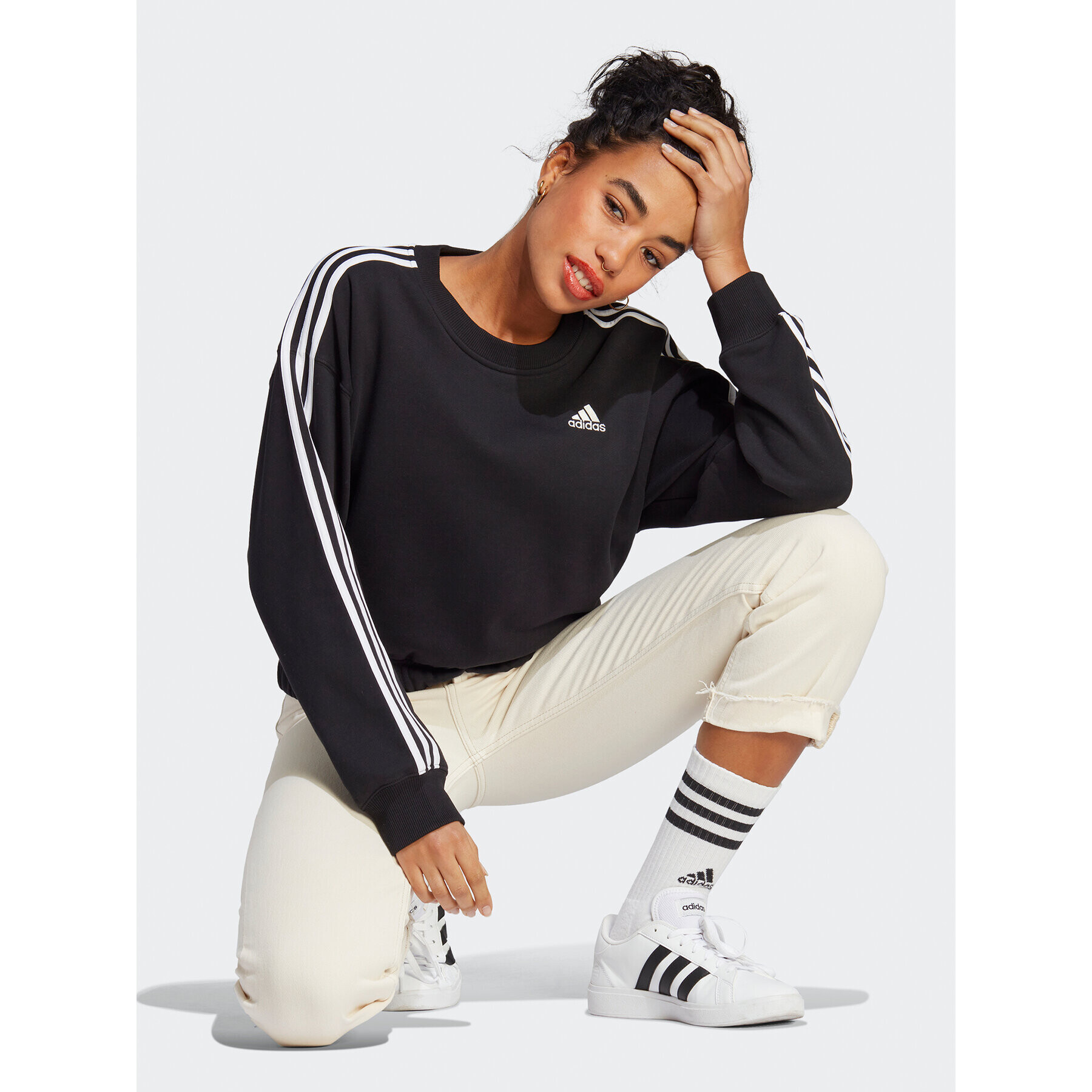 adidas Суитшърт Essentials 3-Stripes Crop Sweatshirt HR4926 Черен Loose Fit - Pepit.bg