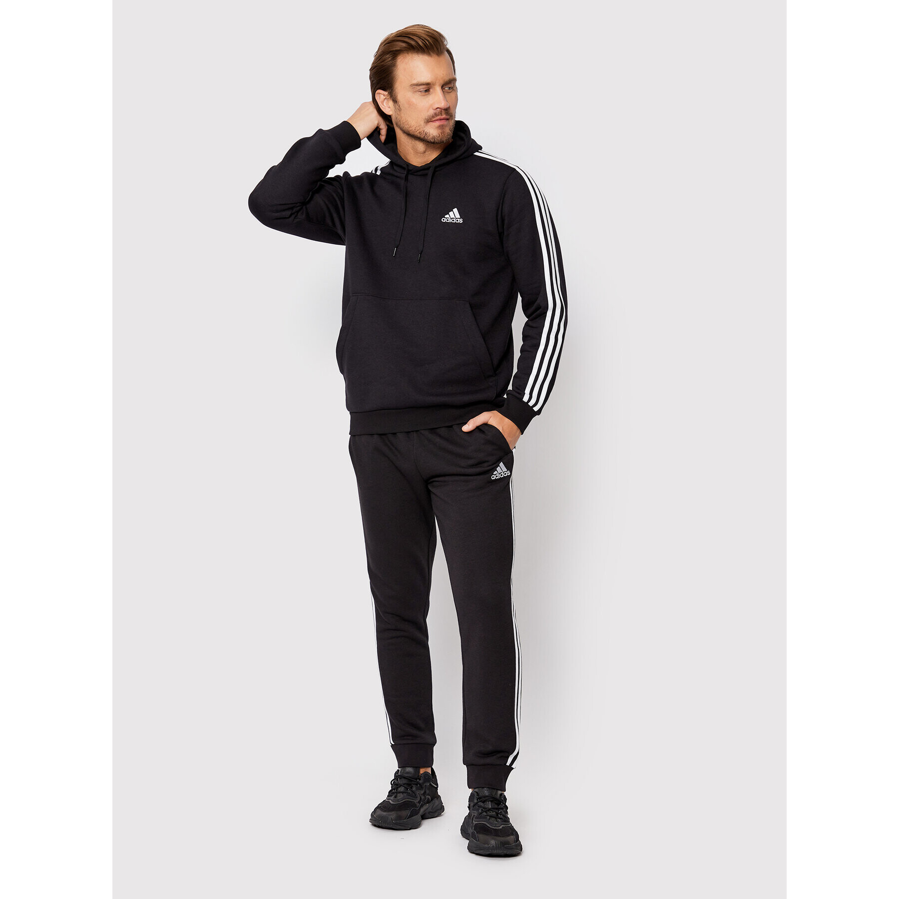 adidas Суитшърт Essentials Fleece 3-Stripes GK9072 Черен Regular Fit - Pepit.bg