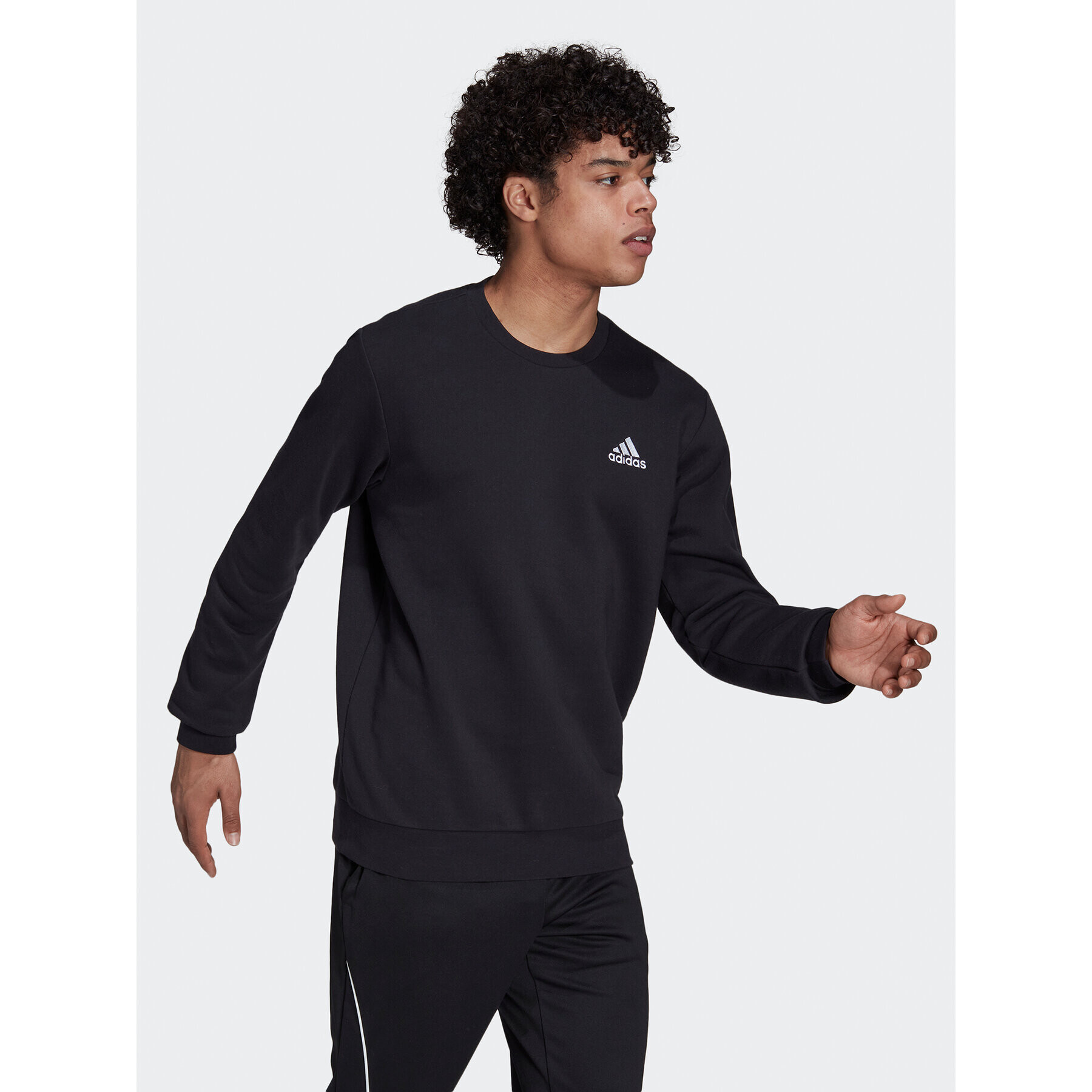 adidas Суитшърт Essentials Fleece Sweatshirt GV5295 Черен Regular Fit - Pepit.bg