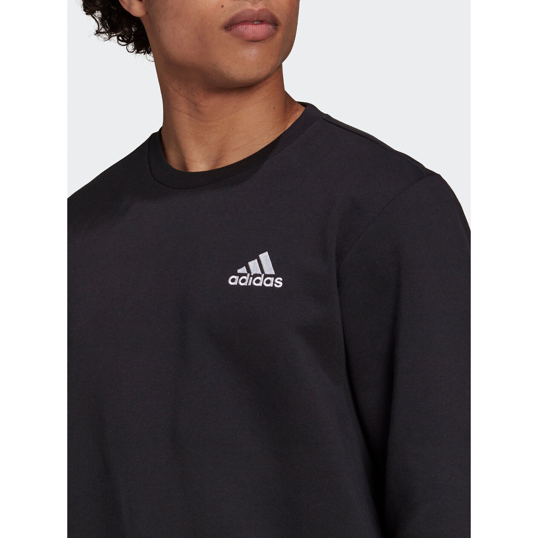 adidas Суитшърт Essentials Fleece Sweatshirt GV5295 Черен Regular Fit - Pepit.bg