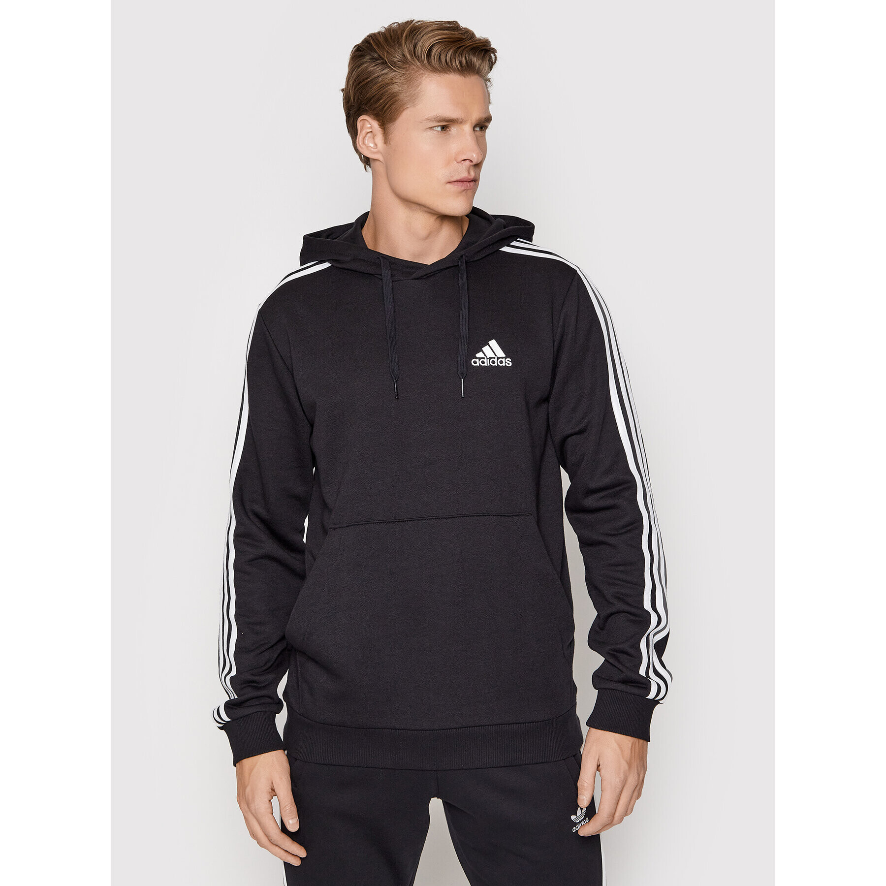 adidas Суитшърт Essentials GK9062 Черен Regular Fit - Pepit.bg