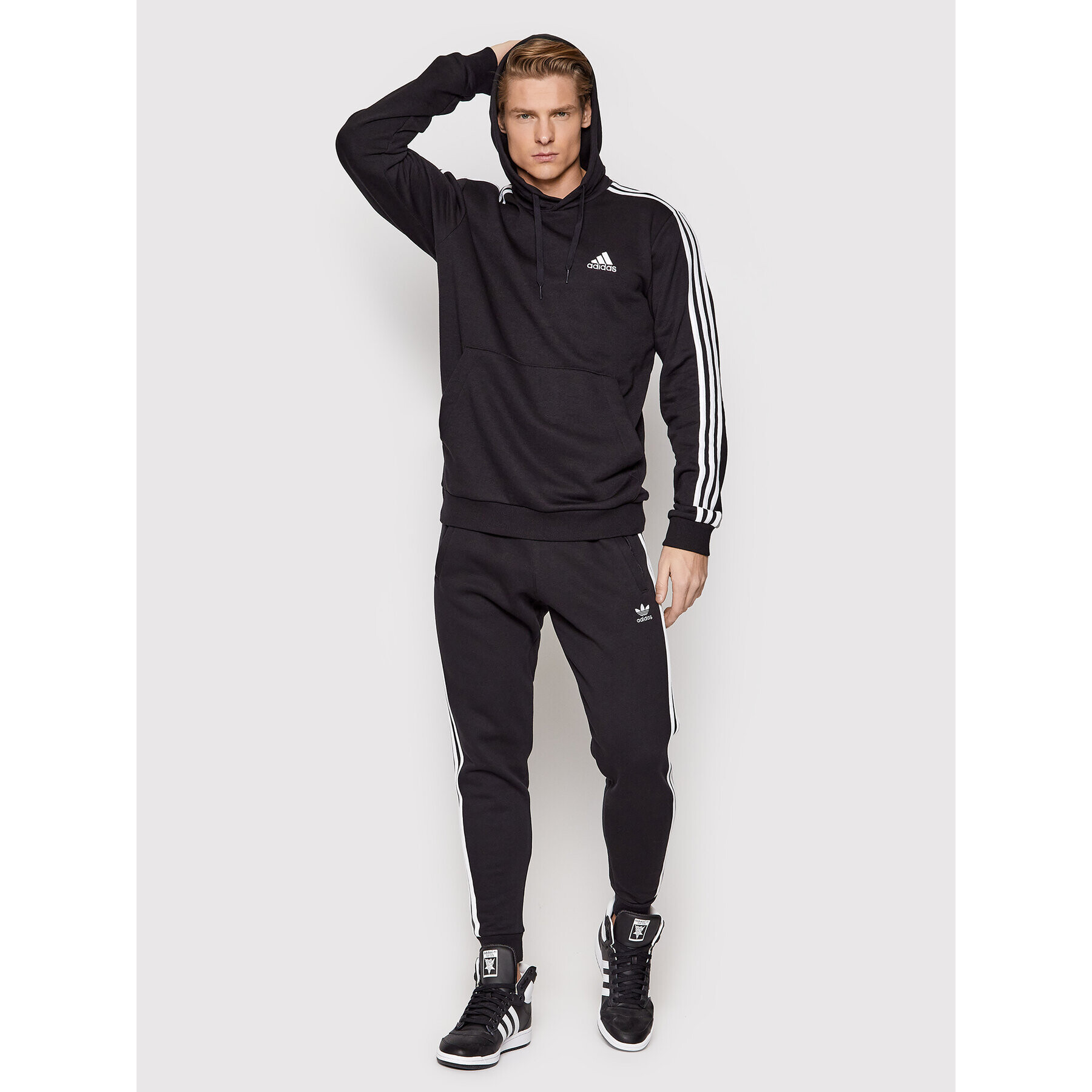 adidas Суитшърт Essentials GK9062 Черен Regular Fit - Pepit.bg