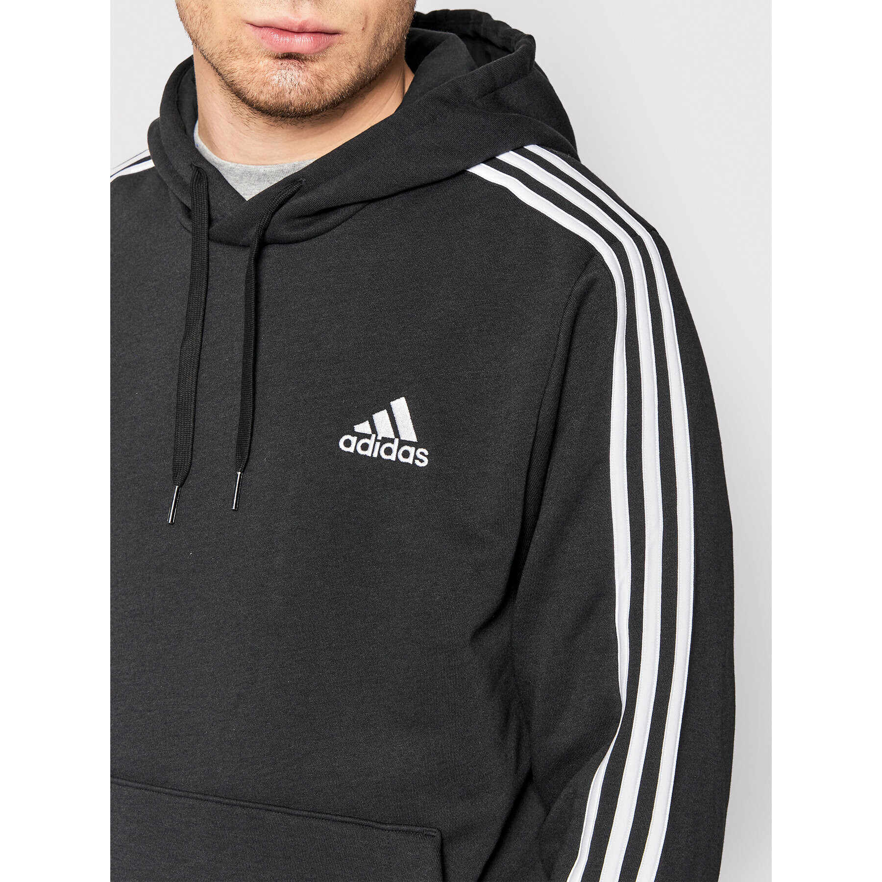 adidas Суитшърт Essentials GK9581 Черен Regular Fit - Pepit.bg
