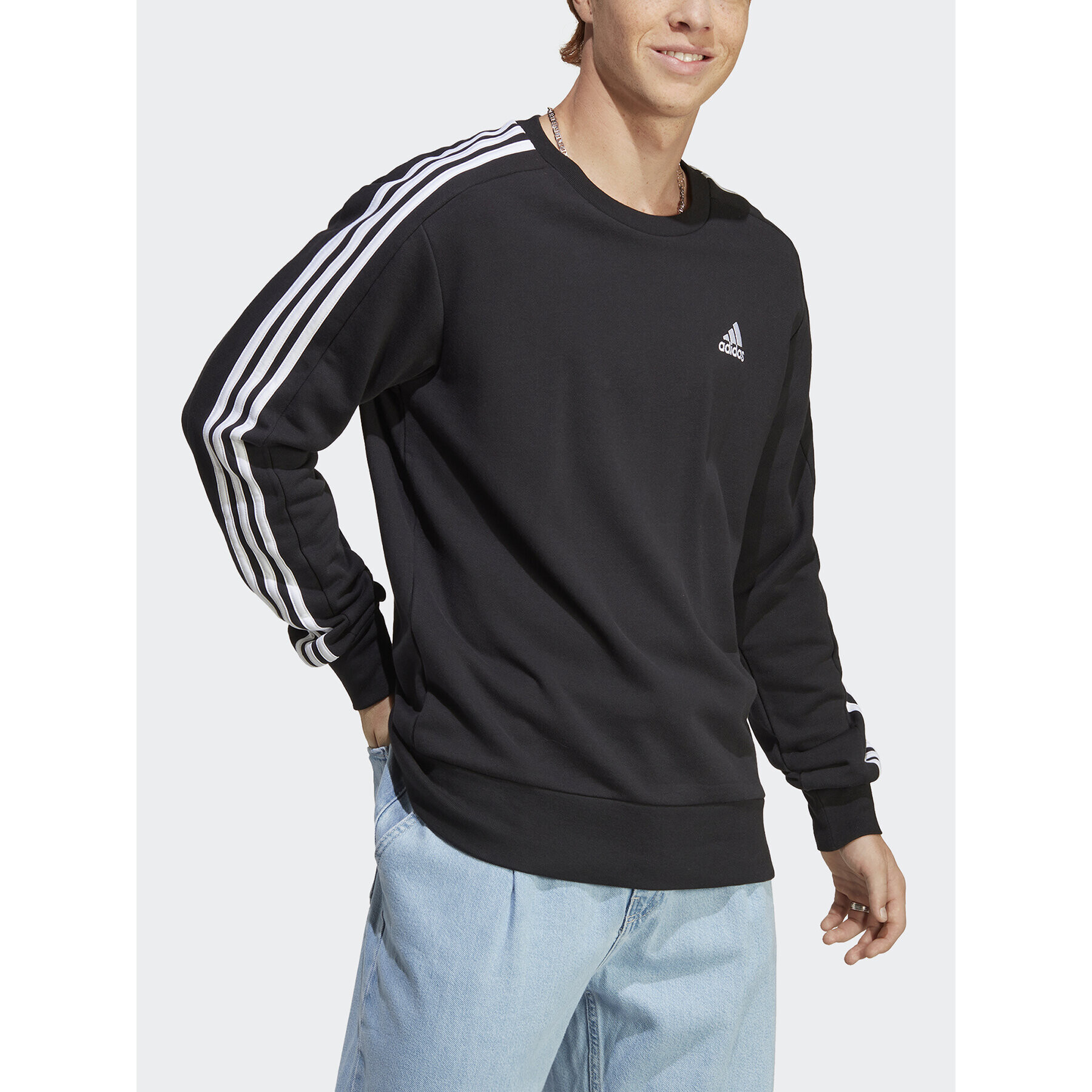 adidas Суитшърт Essentials IC9317 Черен Regular Fit - Pepit.bg