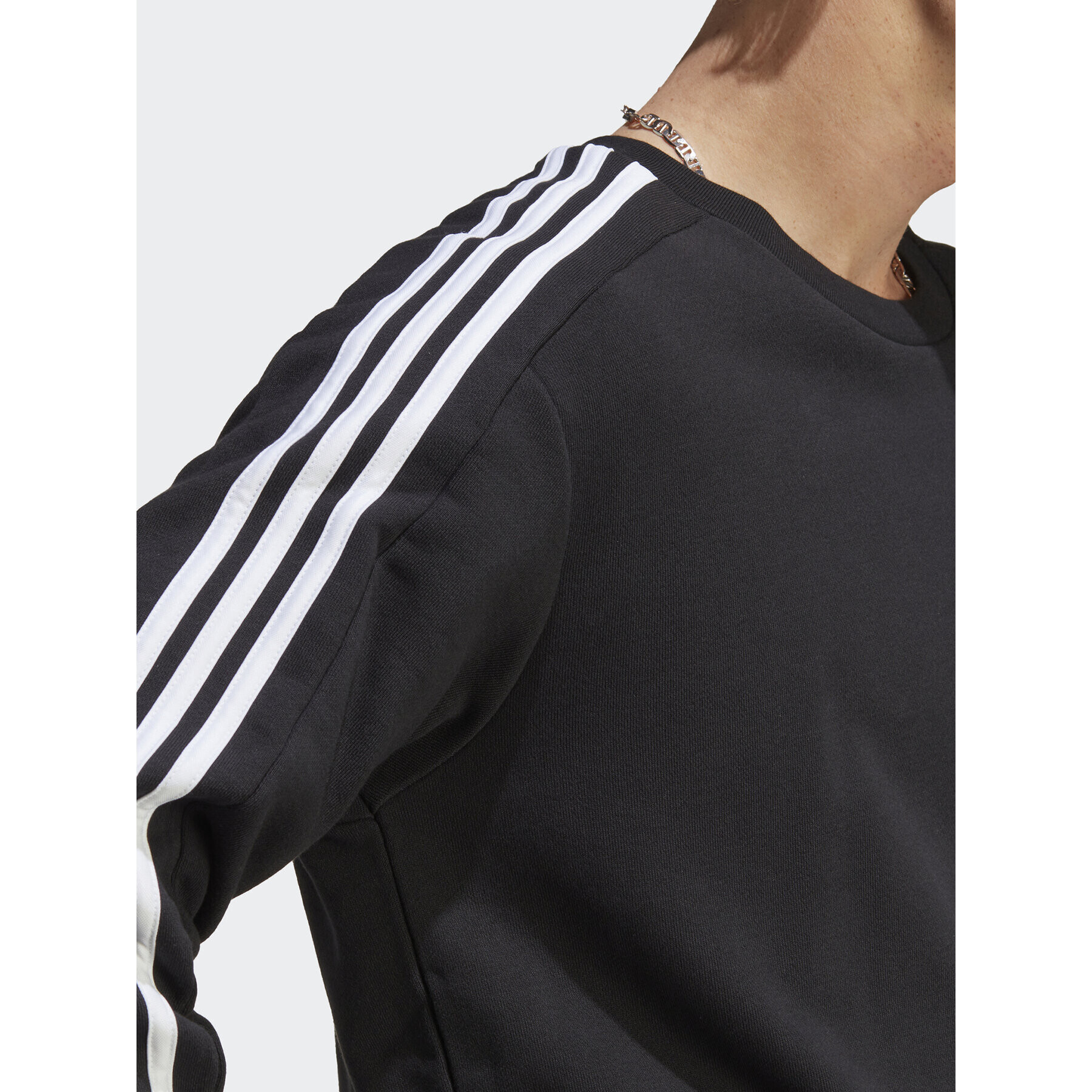 adidas Суитшърт Essentials IC9317 Черен Regular Fit - Pepit.bg