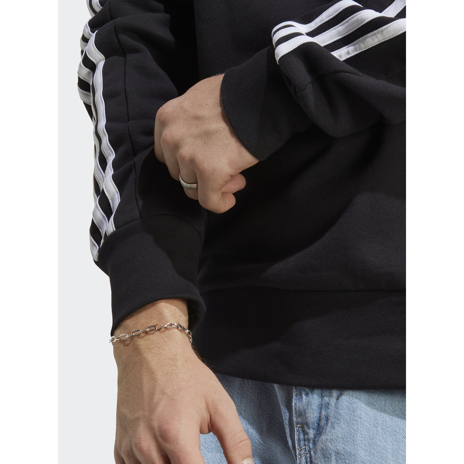 adidas Суитшърт Essentials IC9317 Черен Regular Fit - Pepit.bg