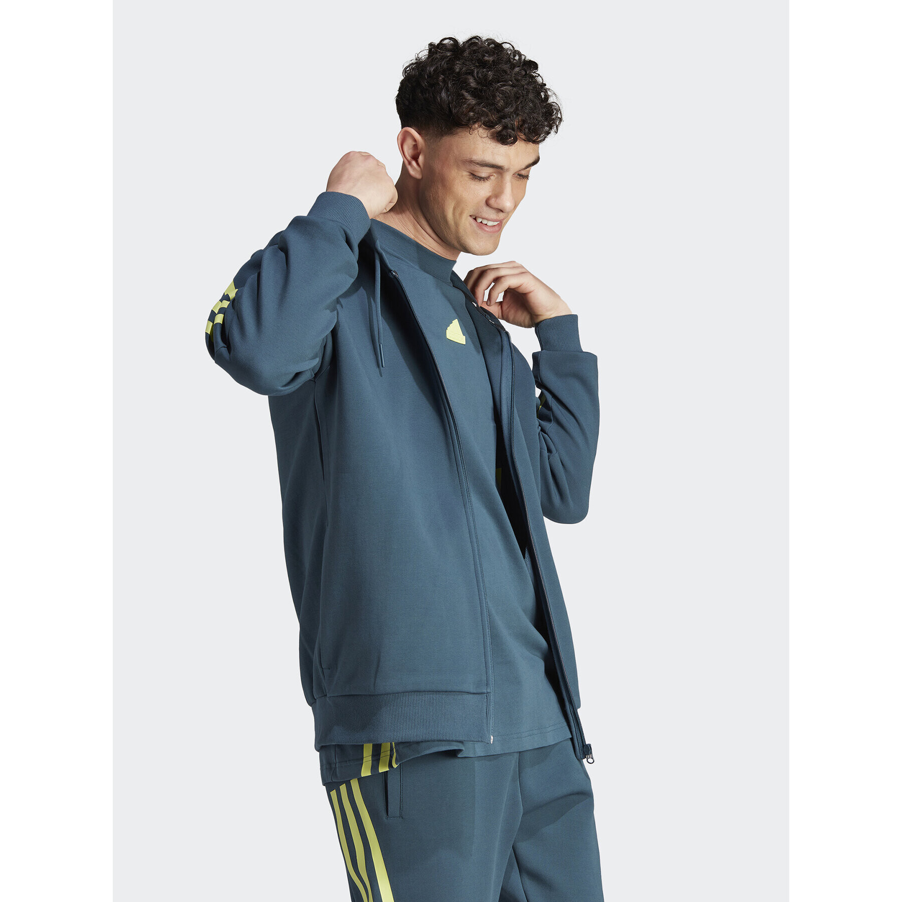 adidas Суитшърт Future Icons 3-Stripes Full-Zip Hoodie IJ8878 Електриков Regular Fit - Pepit.bg