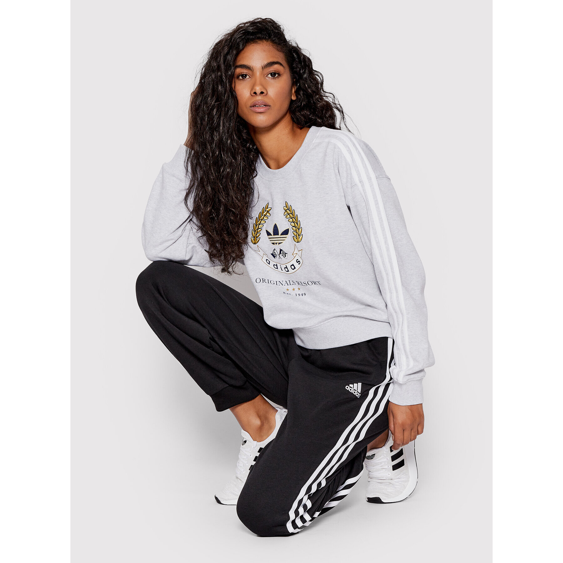 adidas Суитшърт Graphic HL6557 Сив Loose Fit - Pepit.bg