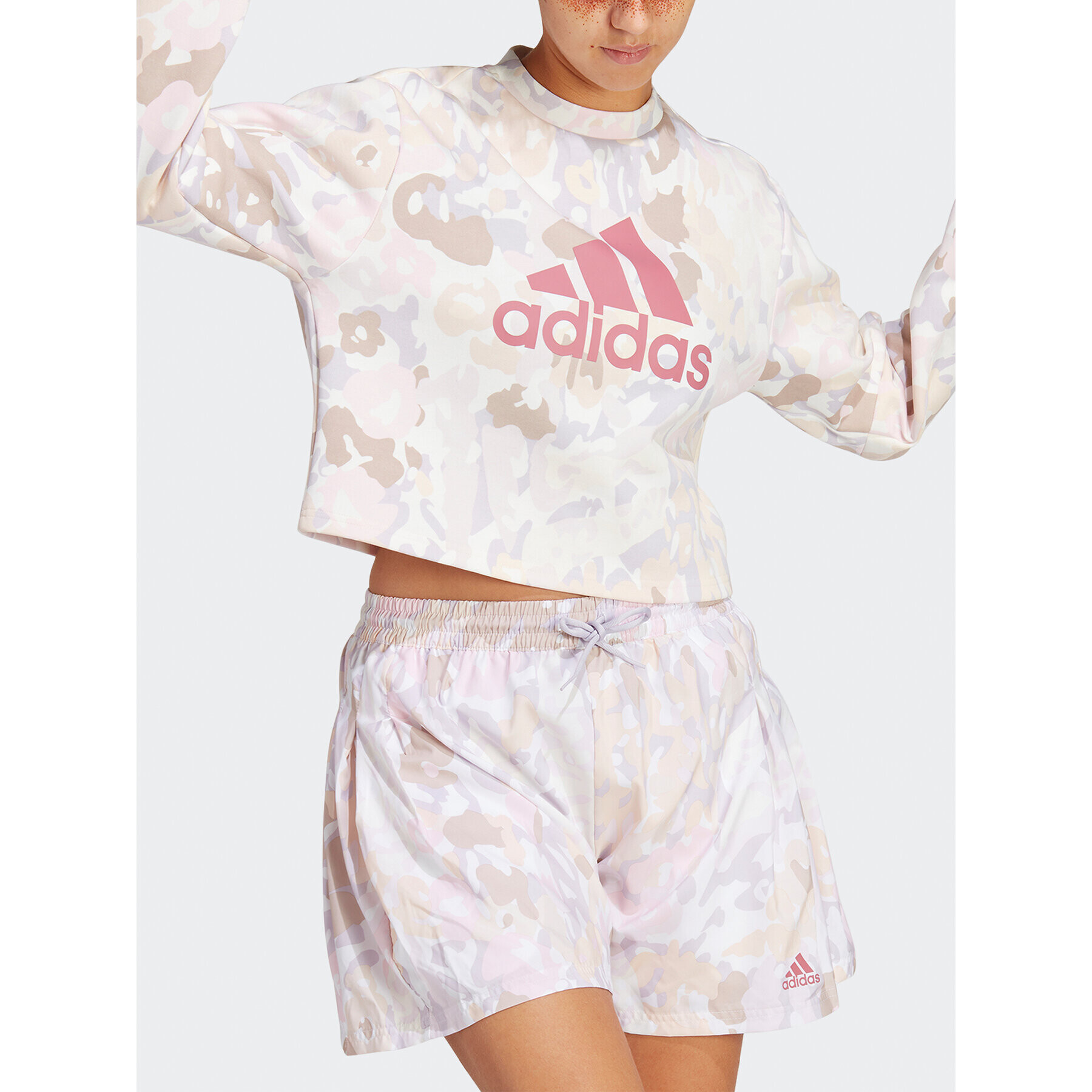 adidas Суитшърт Graphic Sweatshirt IC0576 Бежов Loose Fit - Pepit.bg