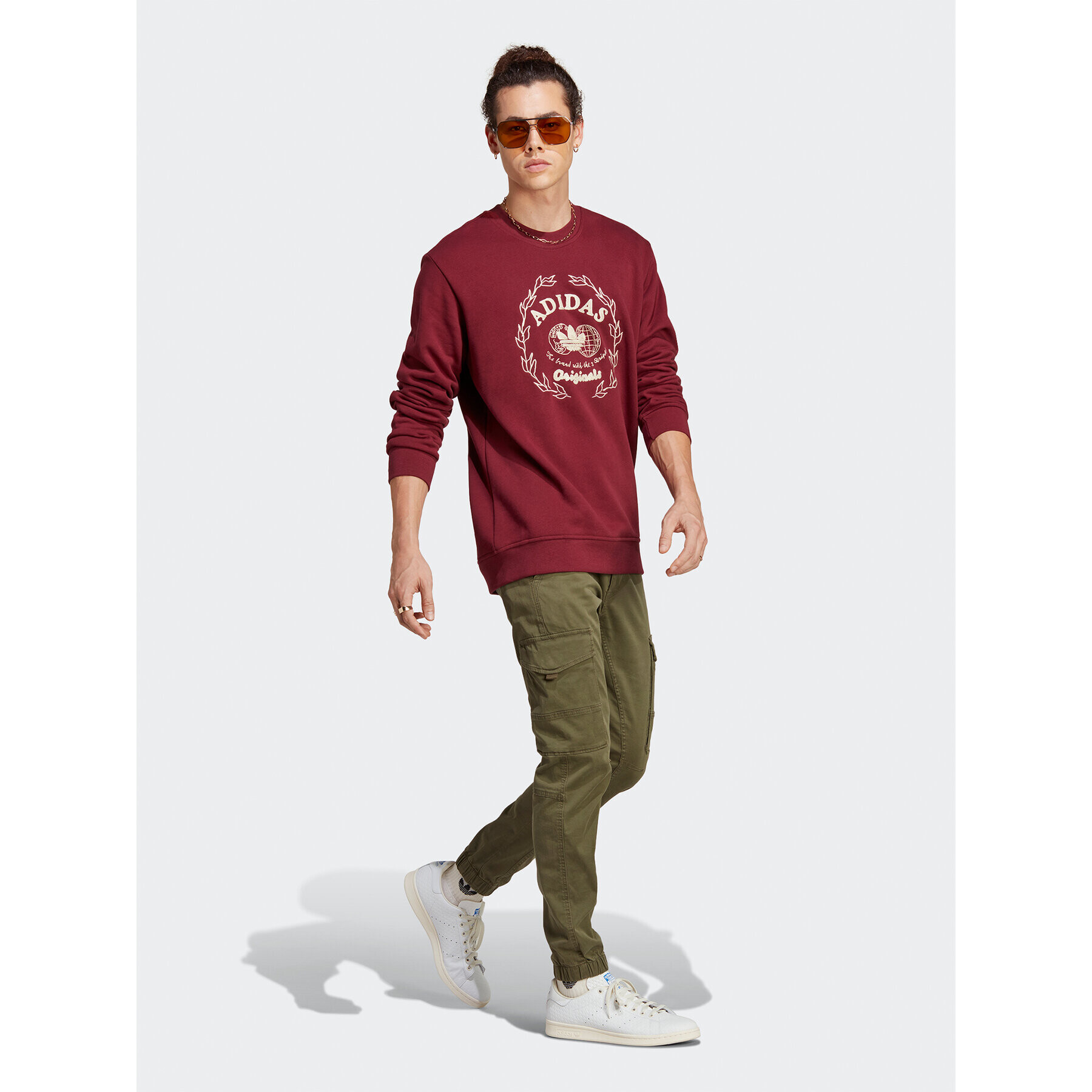 adidas Суитшърт Graphics Archive Crew Sweatshirt IC5770 Червен Regular Fit - Pepit.bg