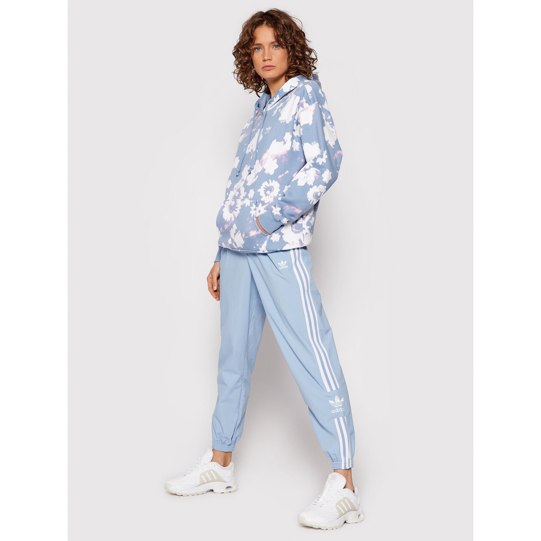 adidas Суитшърт H20441 Син Relaxed Fit - Pepit.bg