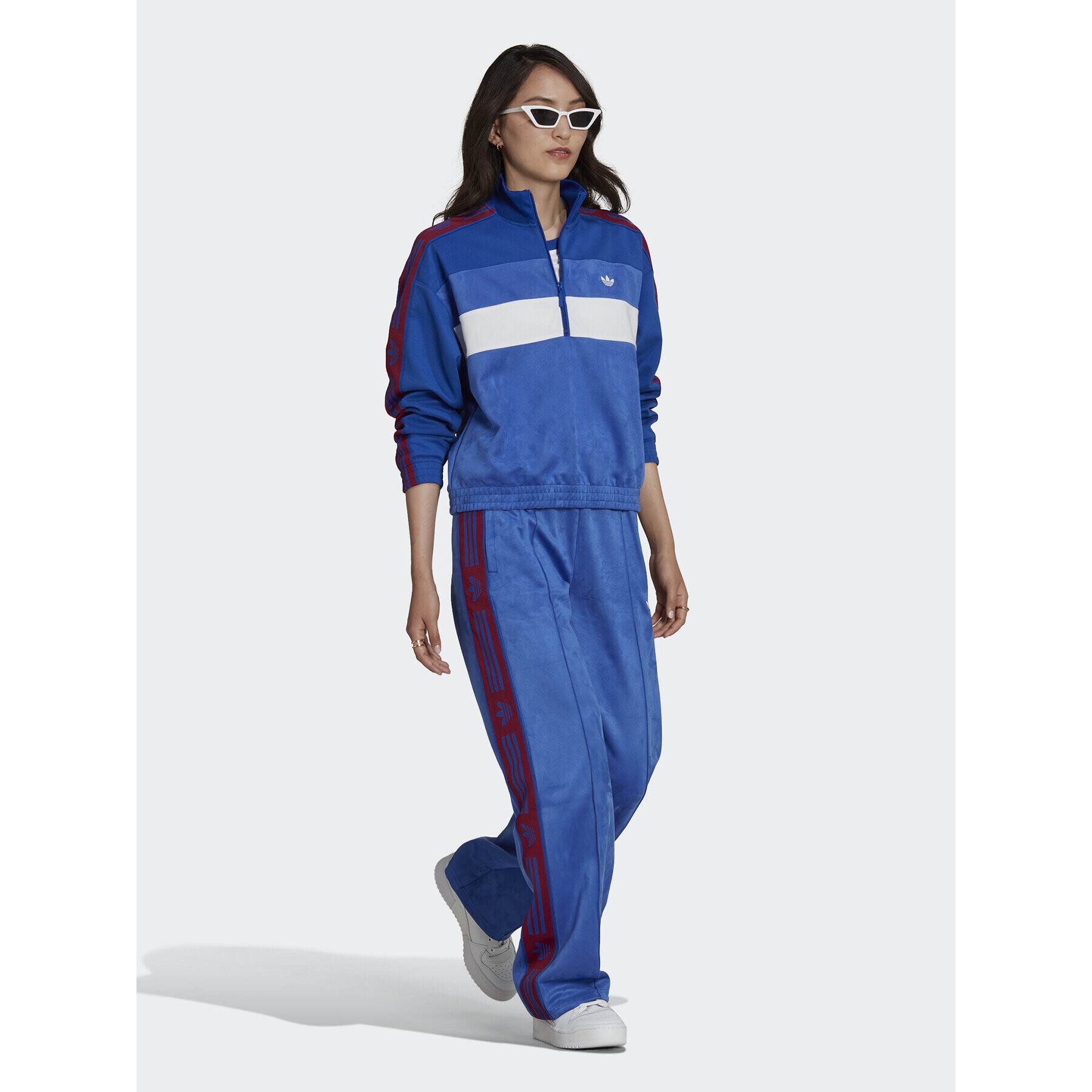 adidas Суитшърт HM1526 Син Relaxed Fit - Pepit.bg