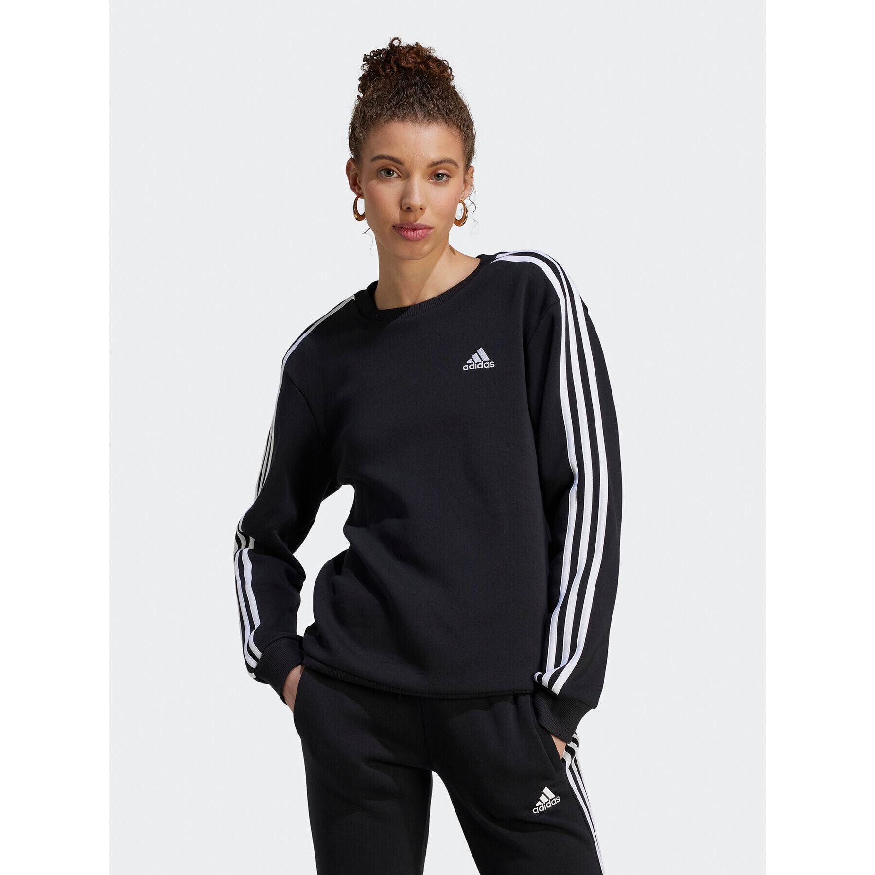 adidas Суитшърт HZ5744 Черен Regular Fit - Pepit.bg