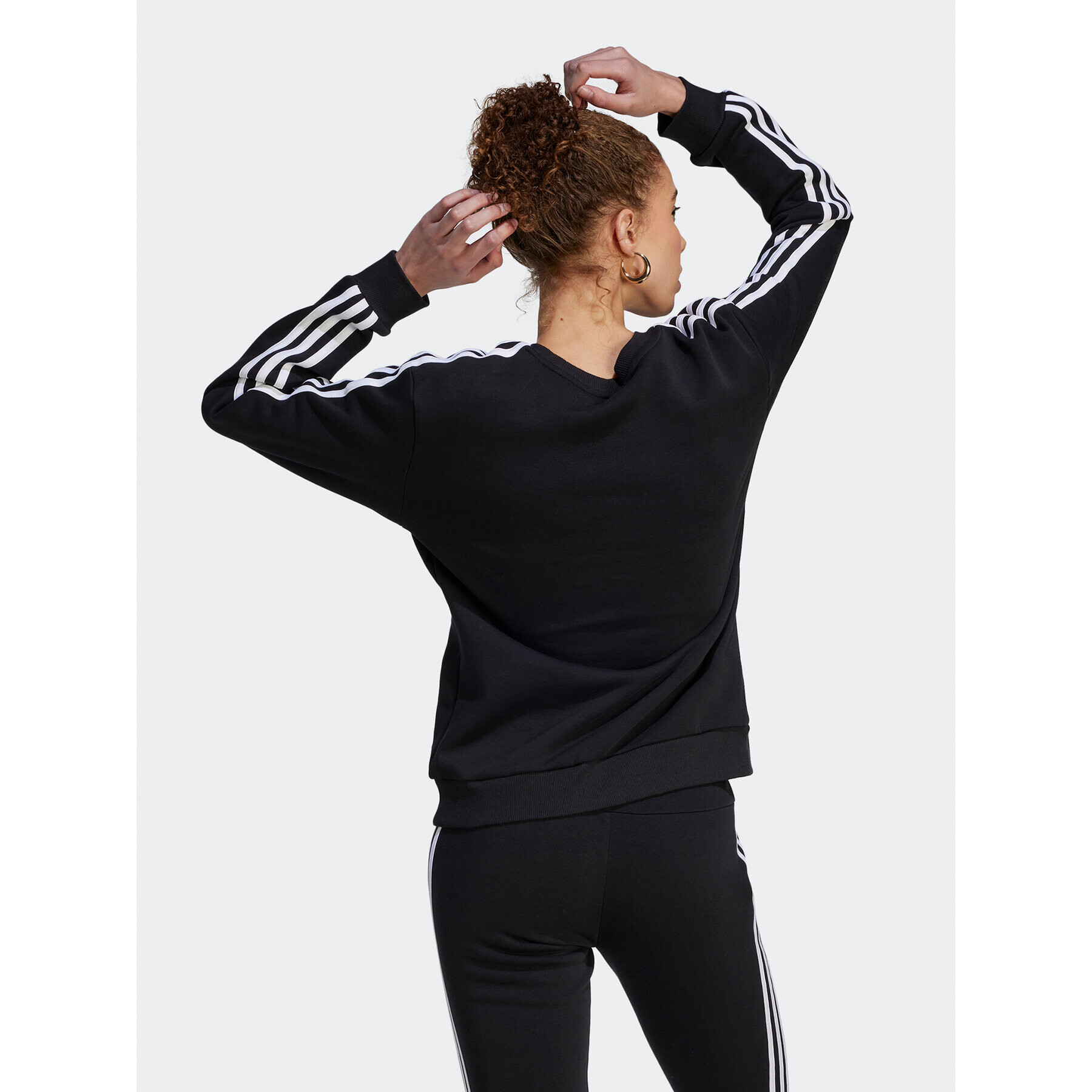 adidas Суитшърт HZ5744 Черен Regular Fit - Pepit.bg