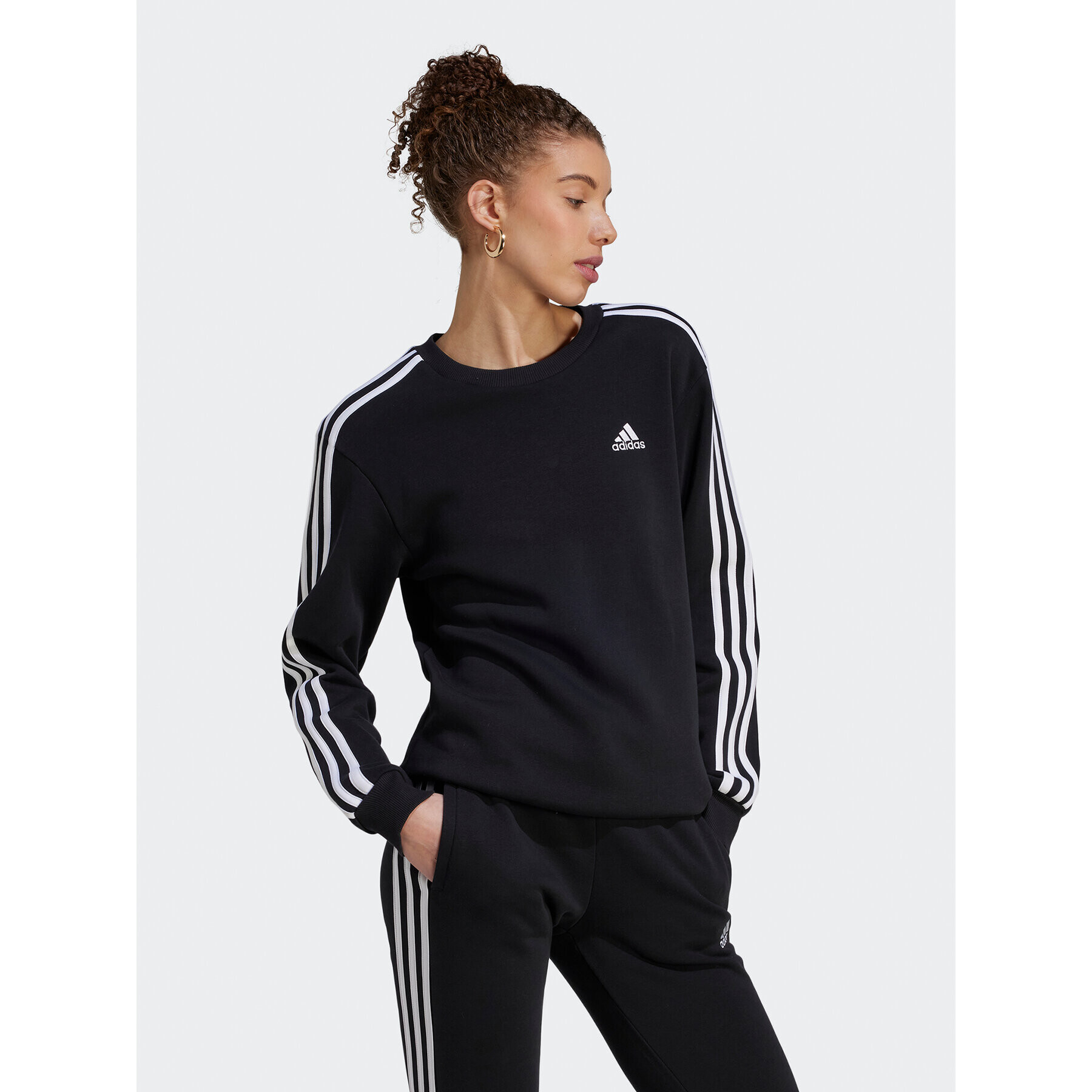 adidas Суитшърт HZ5744 Черен Regular Fit - Pepit.bg