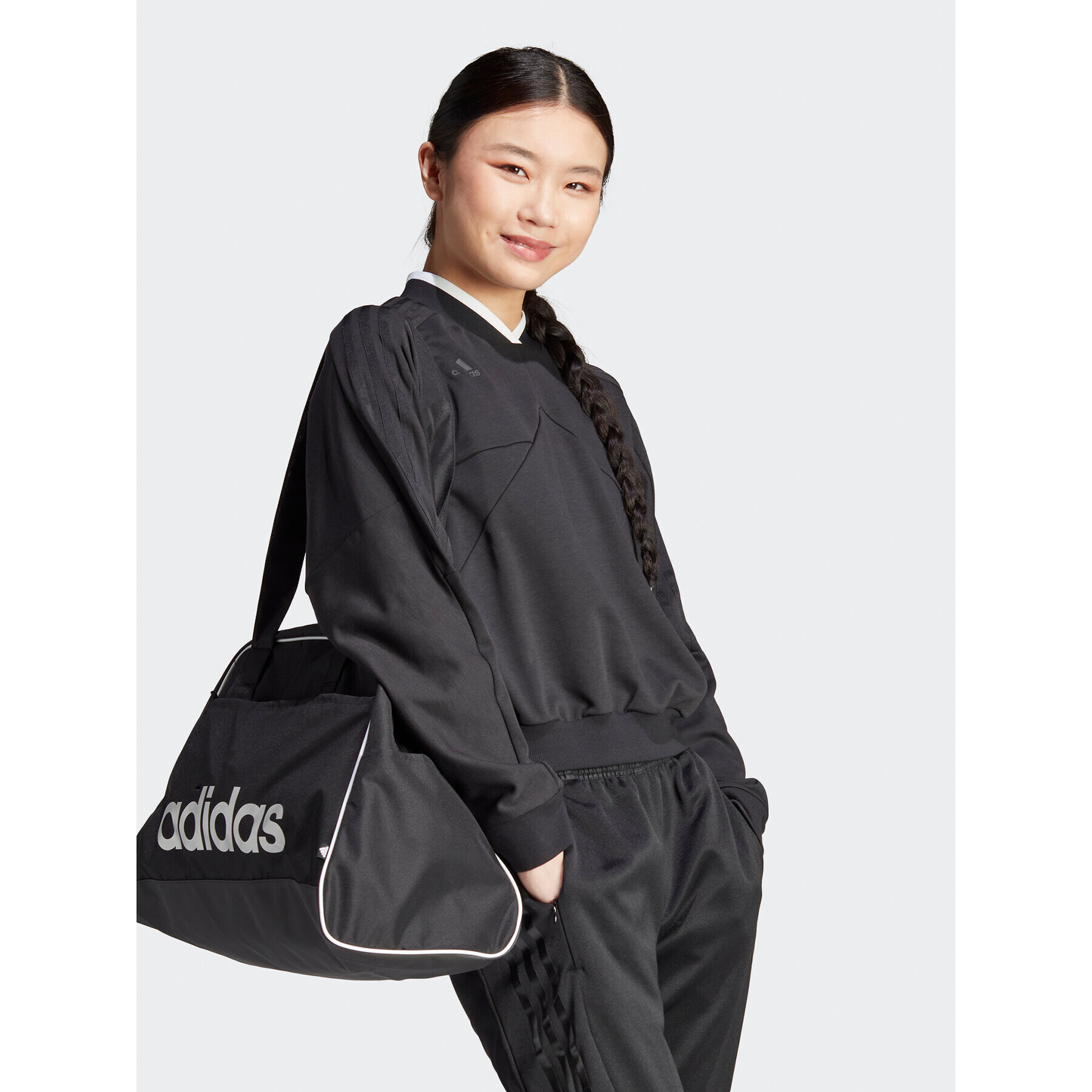 adidas Суитшърт IA3039 Черен Loose Fit - Pepit.bg