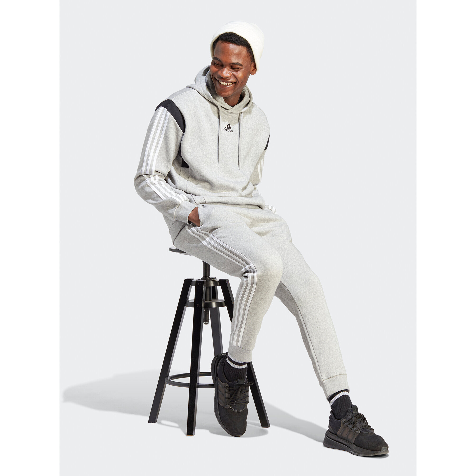 adidas Суитшърт IP2249 Сив Regular Fit - Pepit.bg