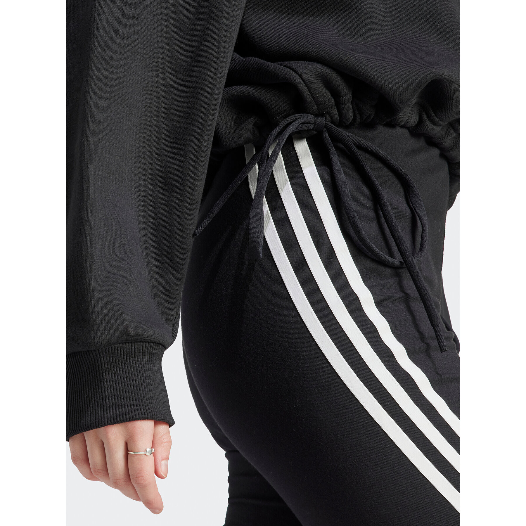 adidas Суитшърт IR8379 Черен Oversize - Pepit.bg